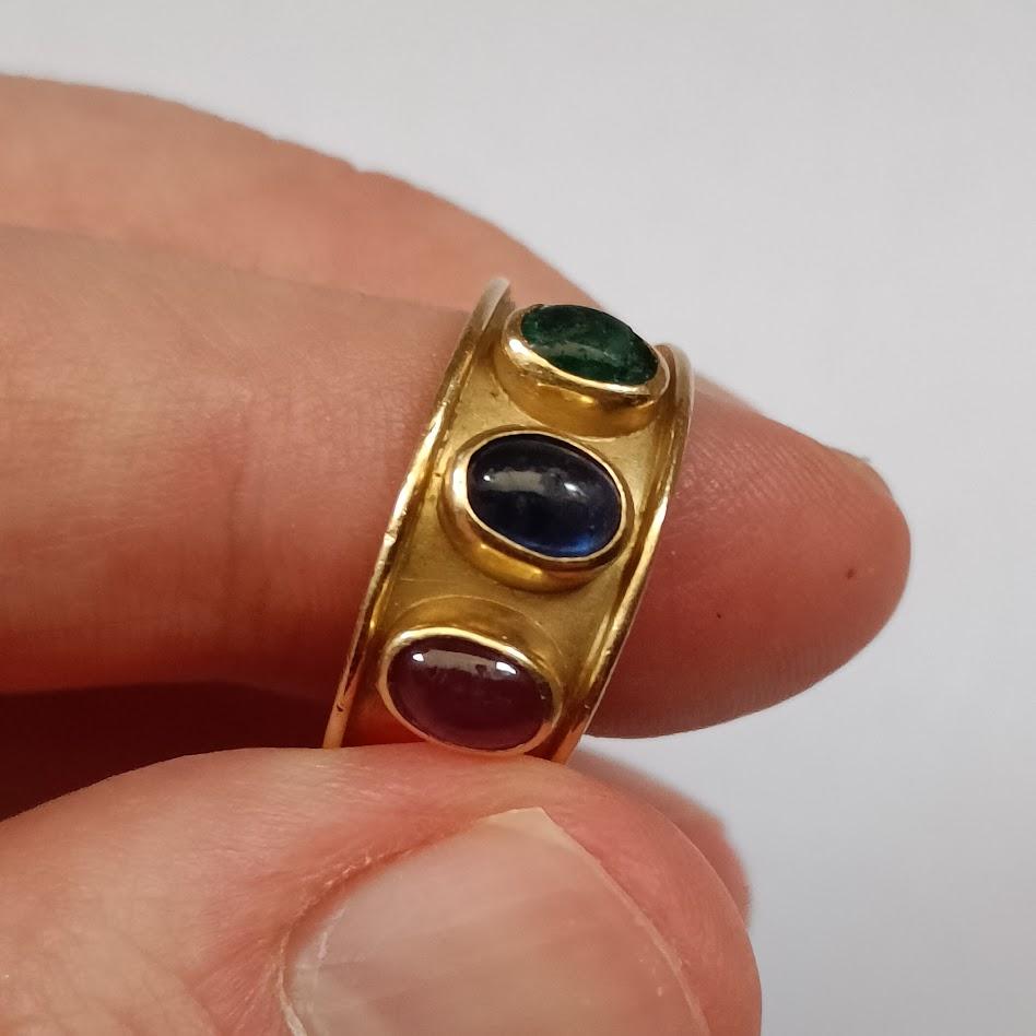 18k Gold Band Ring with 3 Cabochon Gemstones - Sapphire, Emerald, Ruby 3