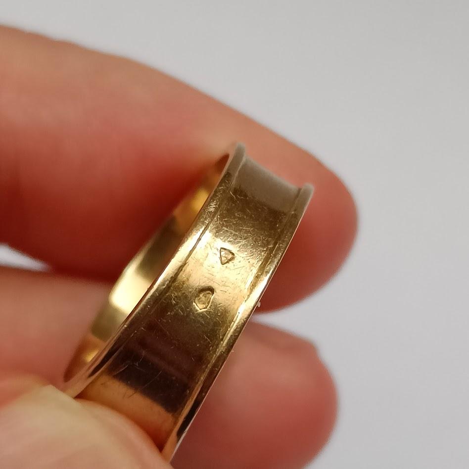 18k Gold Band Ring with 3 Cabochon Gemstones - Sapphire, Emerald, Ruby 6