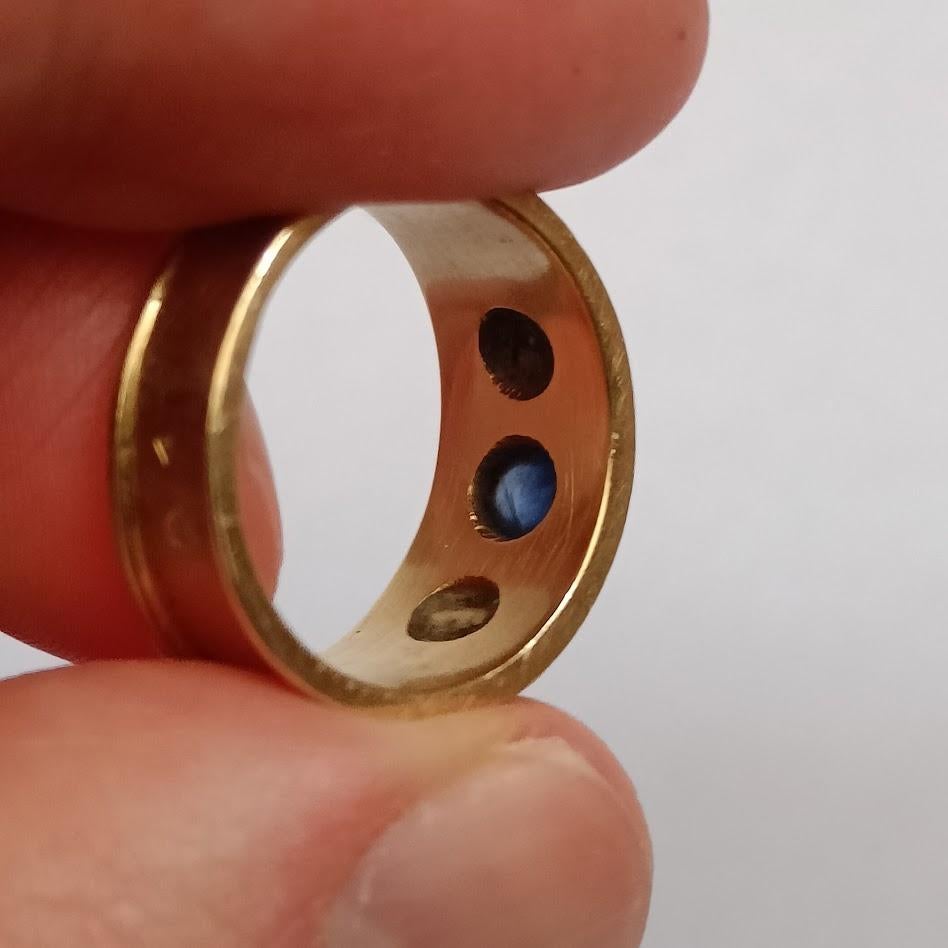 18k Gold Band Ring with 3 Cabochon Gemstones - Sapphire, Emerald, Ruby 4
