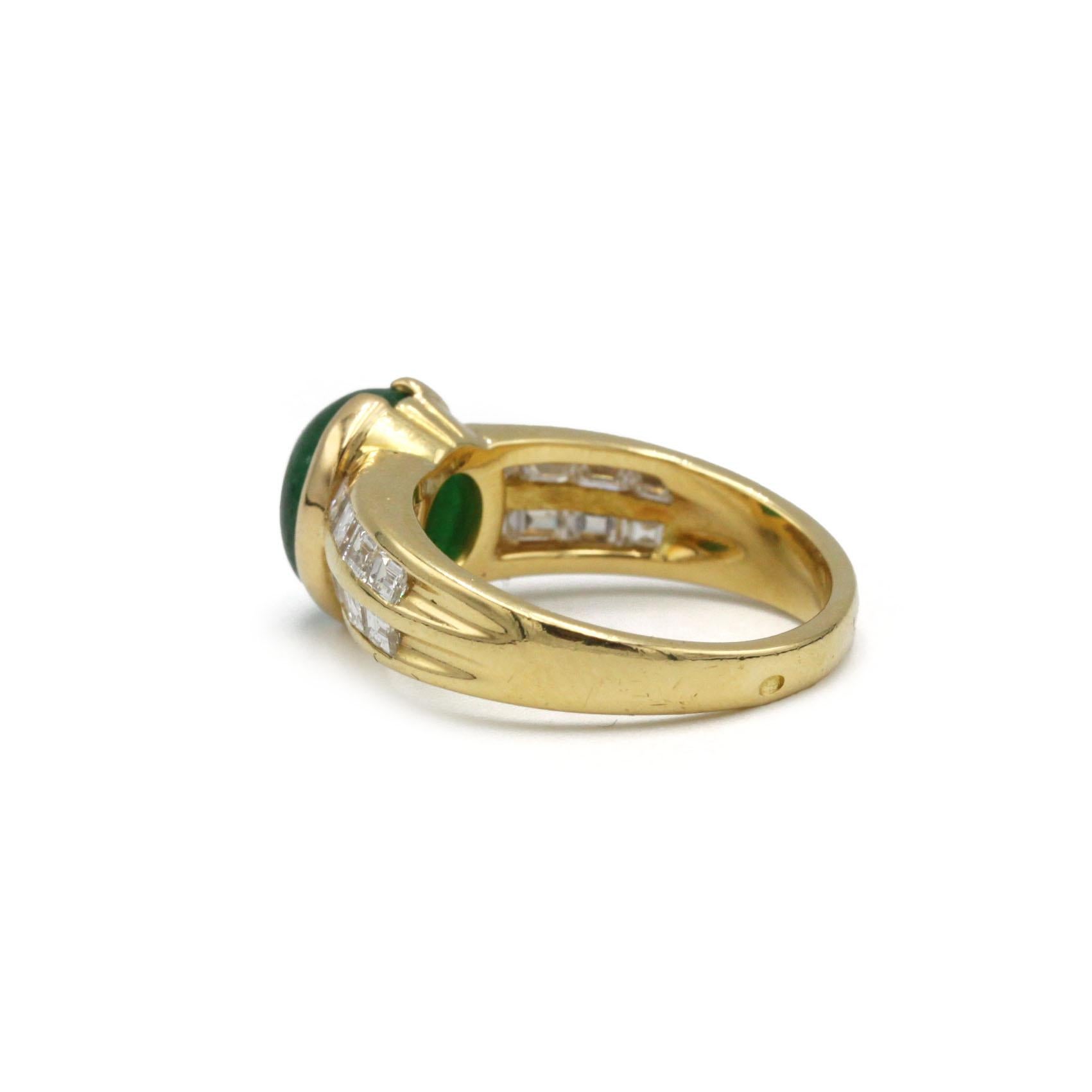 18K Gold Bandring mit 3ct Cabochon Smaragd und quadratischen Diamanten für Damen oder Herren im Angebot