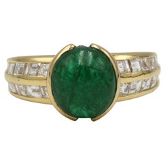 Bague en or 18K avec émeraude cabochon de 3ct et diamants carrés