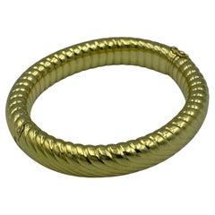 18k gold bangle, part of set with choker