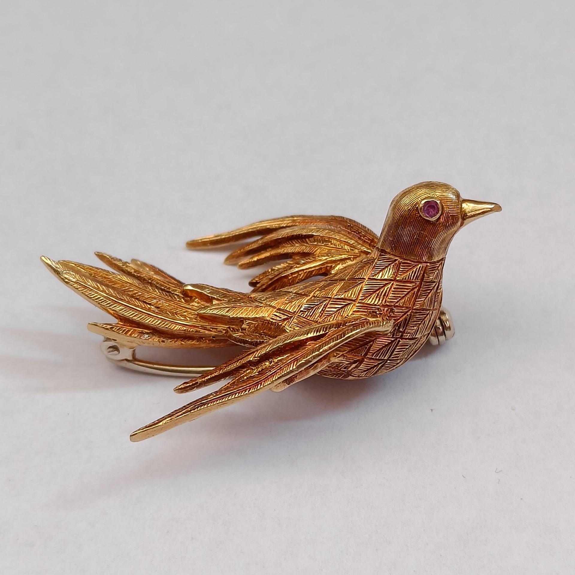 HEXEH Women Brooches Exquisite Pigeon Brooch Bird Shaped Fashionable Birthday Gift Women's Suit Coat Shawl Accessory Pin Wedding Birthday Party Accessories