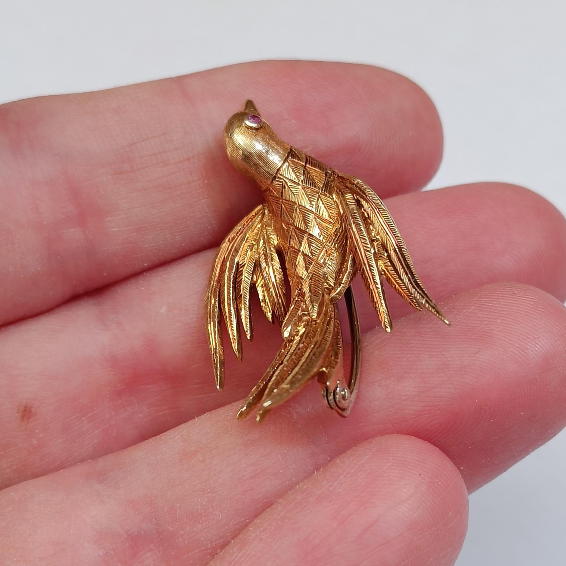 18k Gold Bird Brooch Pin - Vintage Animal Gold Brooch For Sale 2
