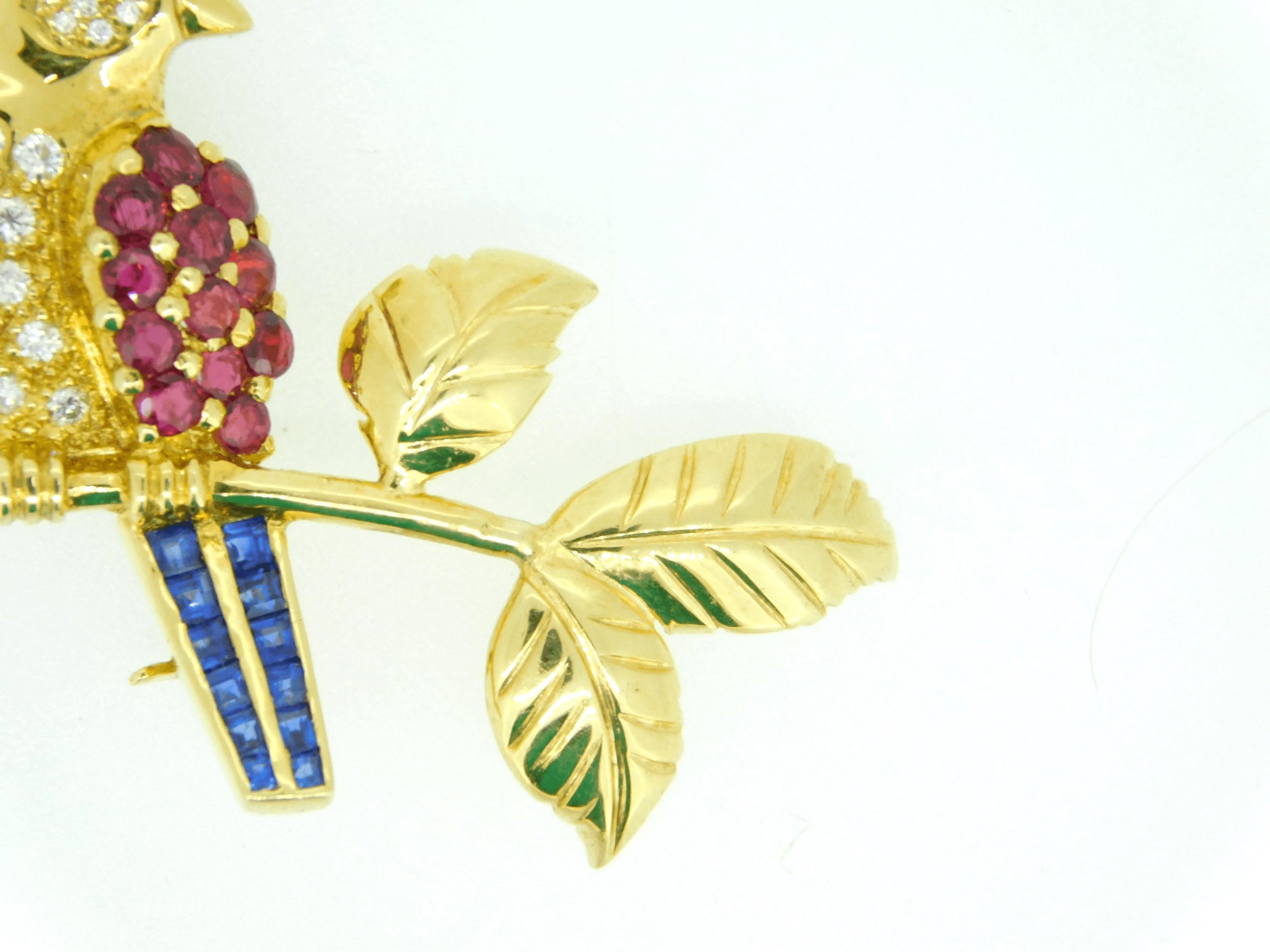 18k Gold Bird on Branch Pin w/ Genuine Natural Rubies Sapphires Diamonds #J4361

18k yellow gold brooch/pin in the form of a bird on a branch with leaves. The bird is set with diamonds, rubies, blue sapphires, and an emerald. 

There are eighteen