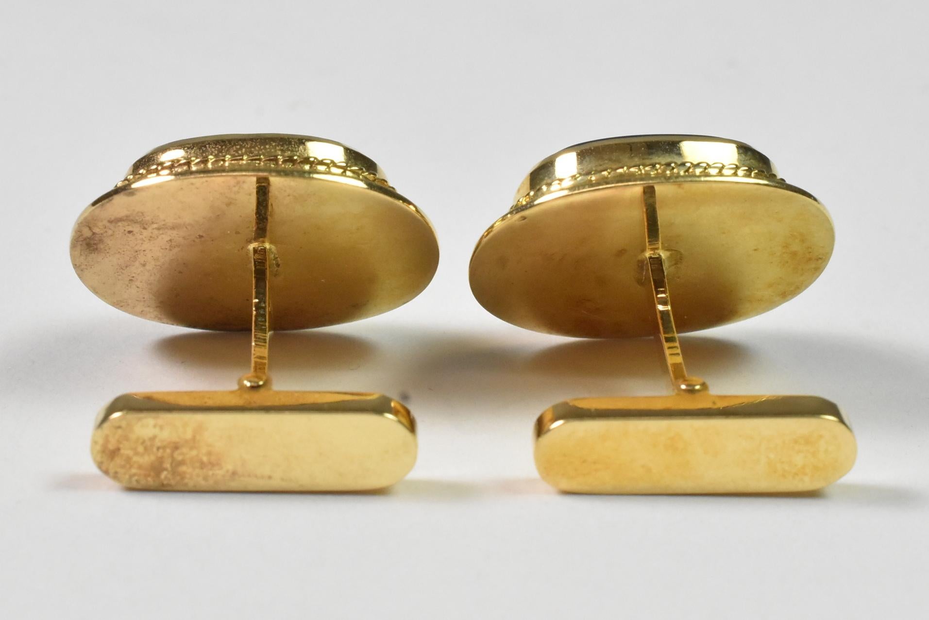 18K Gold Black Onyx Cufflinks In Good Condition For Sale In Toledo, OH
