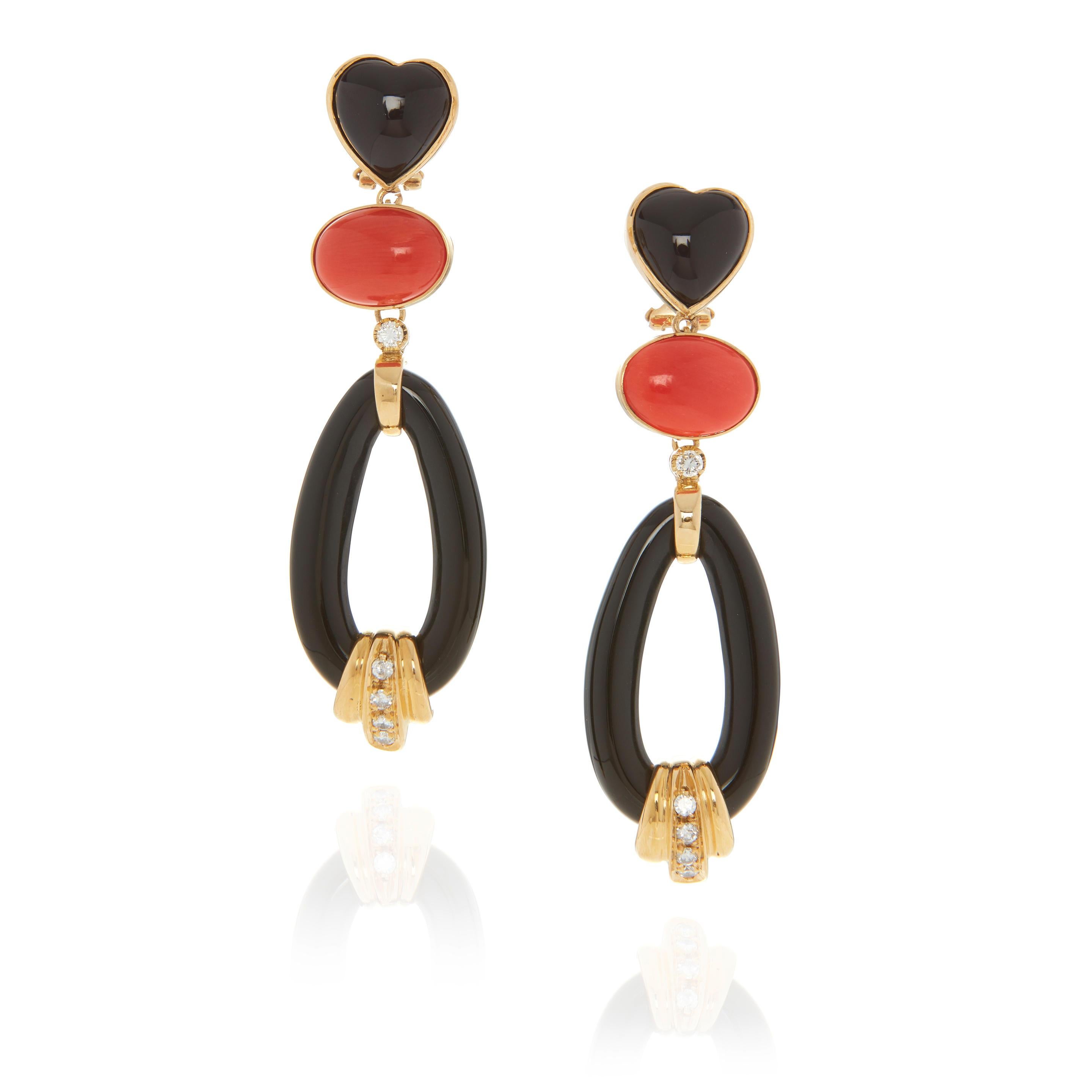 Orecchini pendenti in oro 18k e onice nera con cabochon di corallo e diamanti da 0,45 carati in vendita 3
