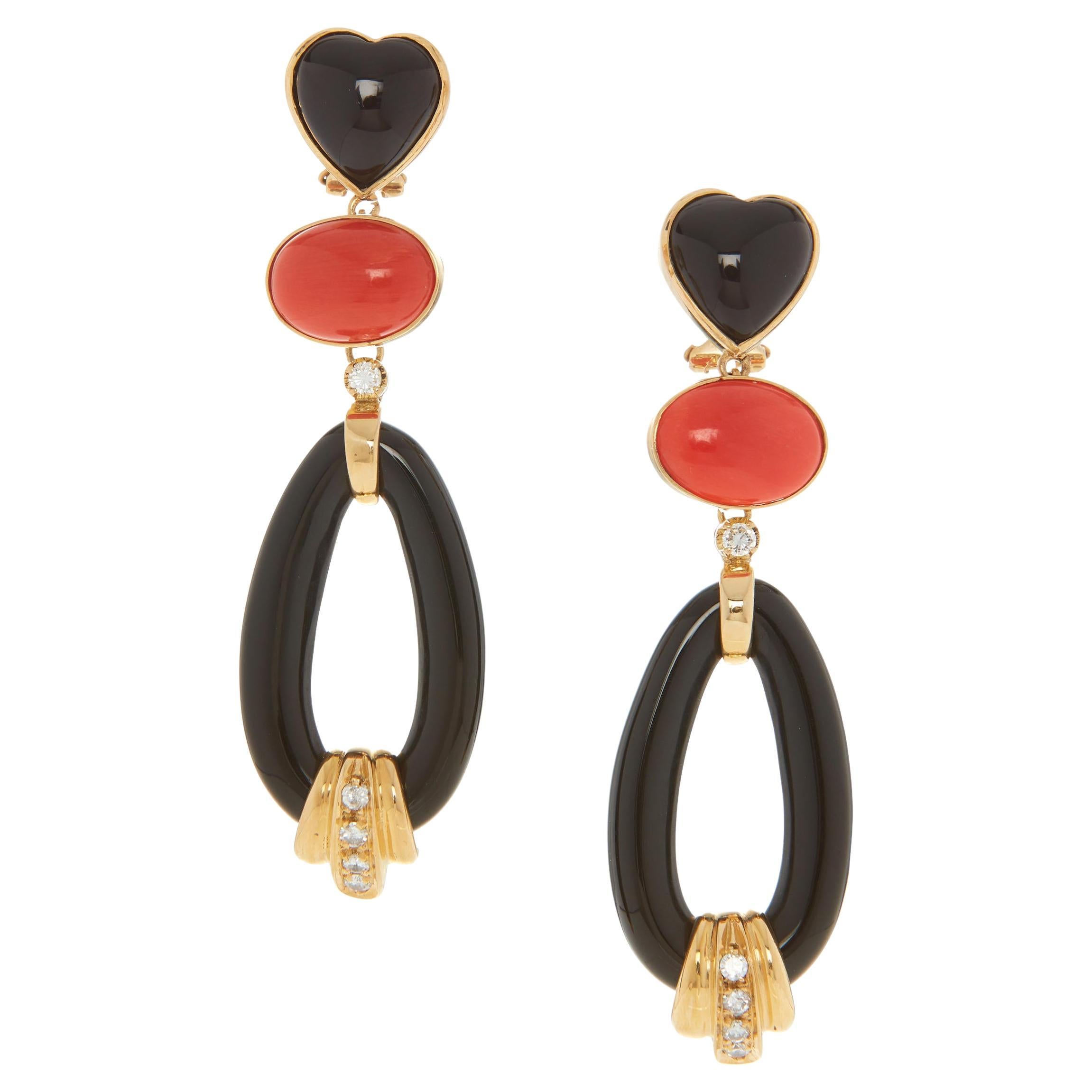Orecchini pendenti in oro 18k e onice nera con cabochon di corallo e diamanti da 0,45 carati in vendita