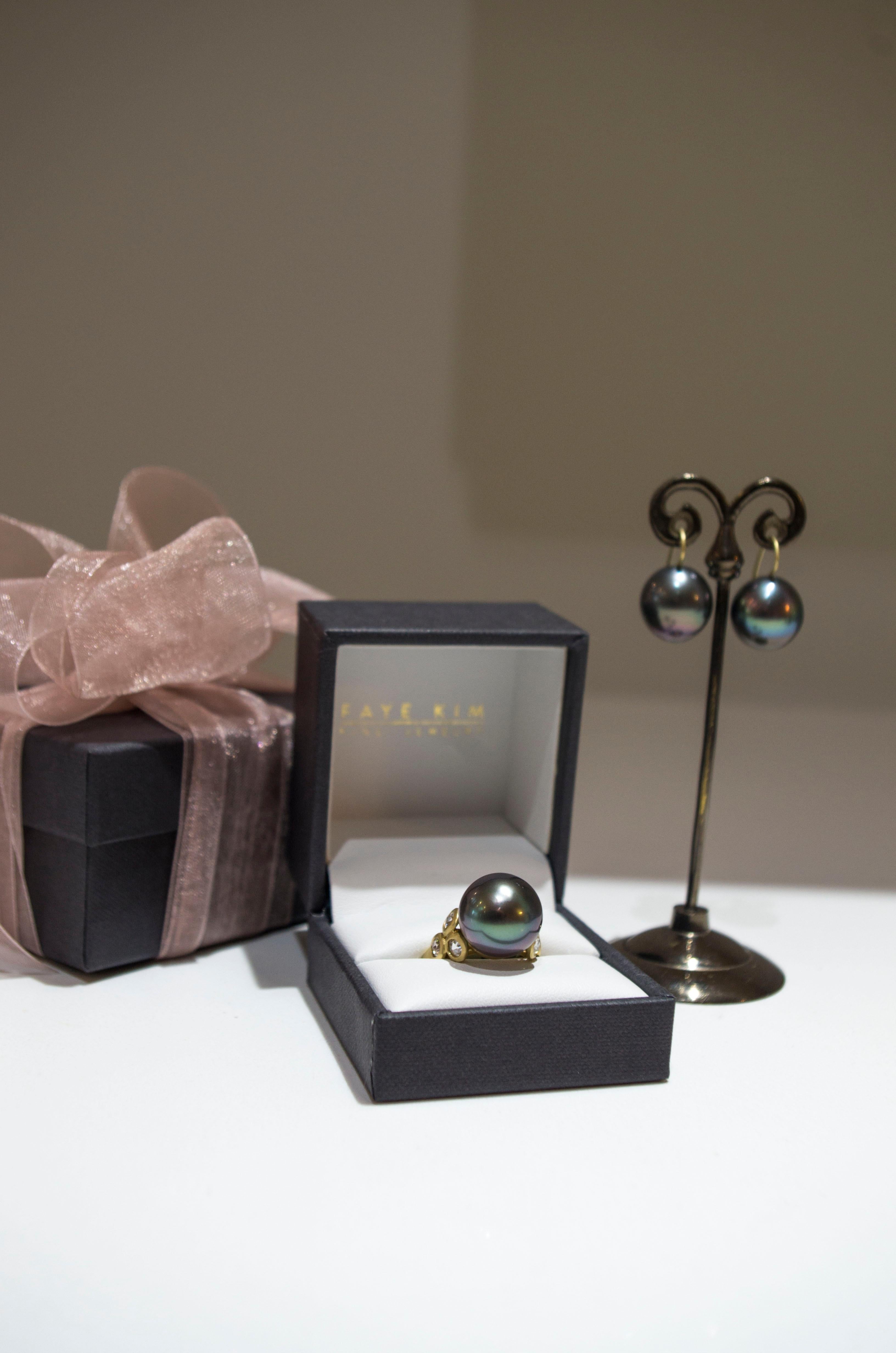 Contemporary 18 Karat Gold Black Tahitian Cultured Pearl Drop Earrings