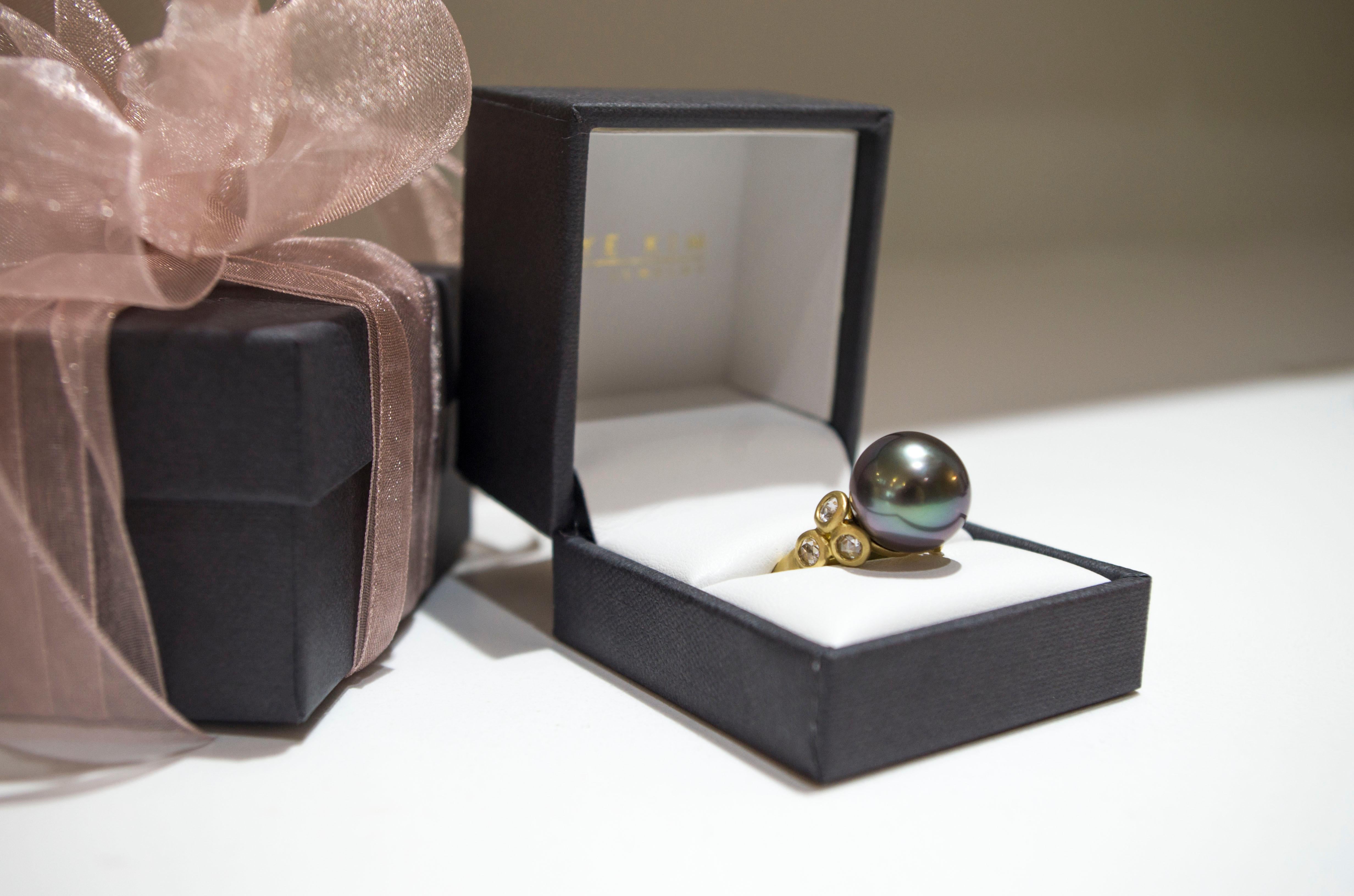 18 Karat Gold Black Tahitian Pearl and Diamond Ring For Sale 3