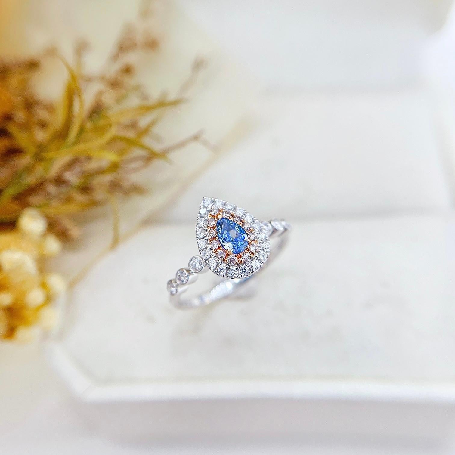 Modern 18K Gold Blue Diamond Ring with Diamonds For Sale