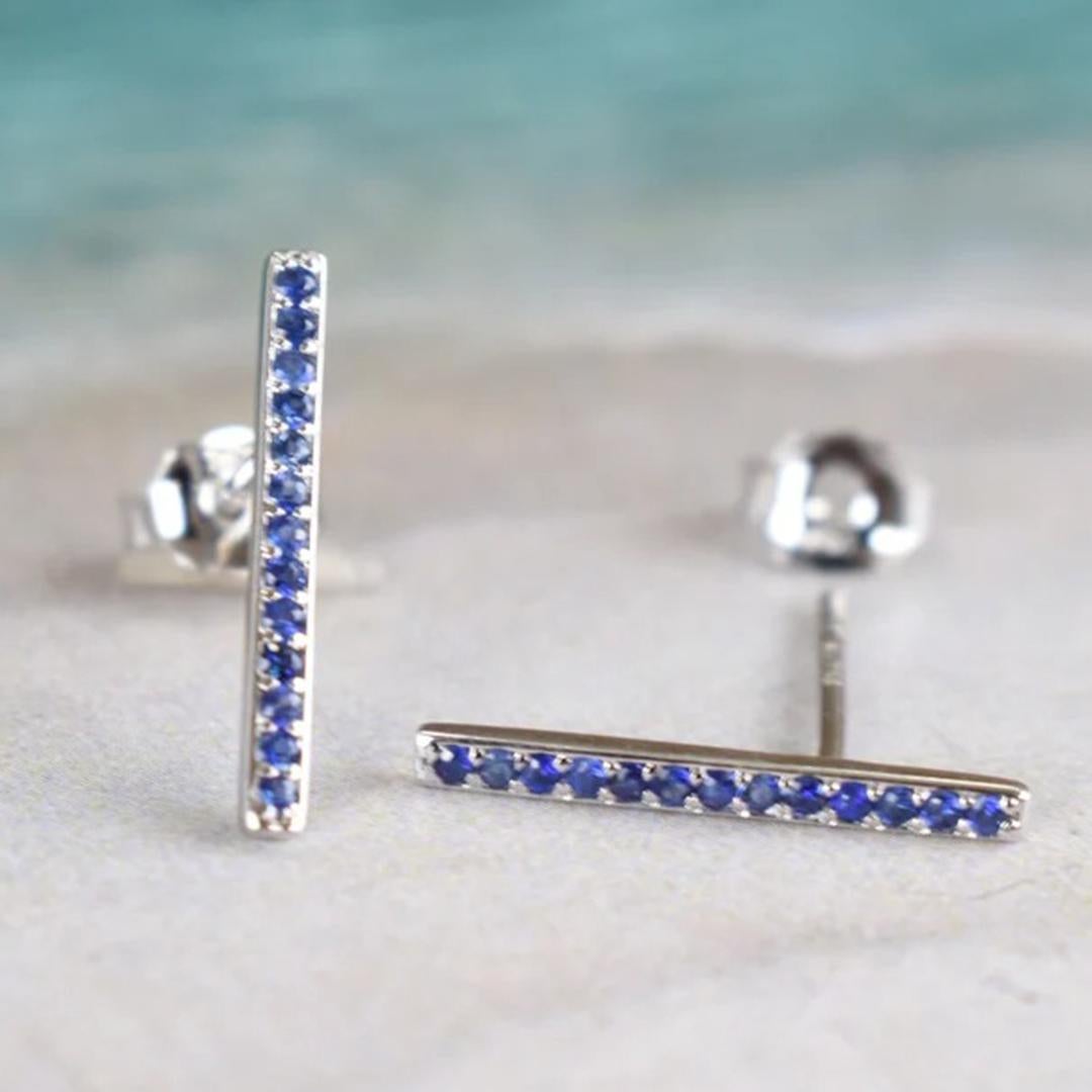 18K Gold Blue Sapphire 26 Pcs Sapphire Stud Earrings Bar Earrings In New Condition For Sale In Bangkok, TH