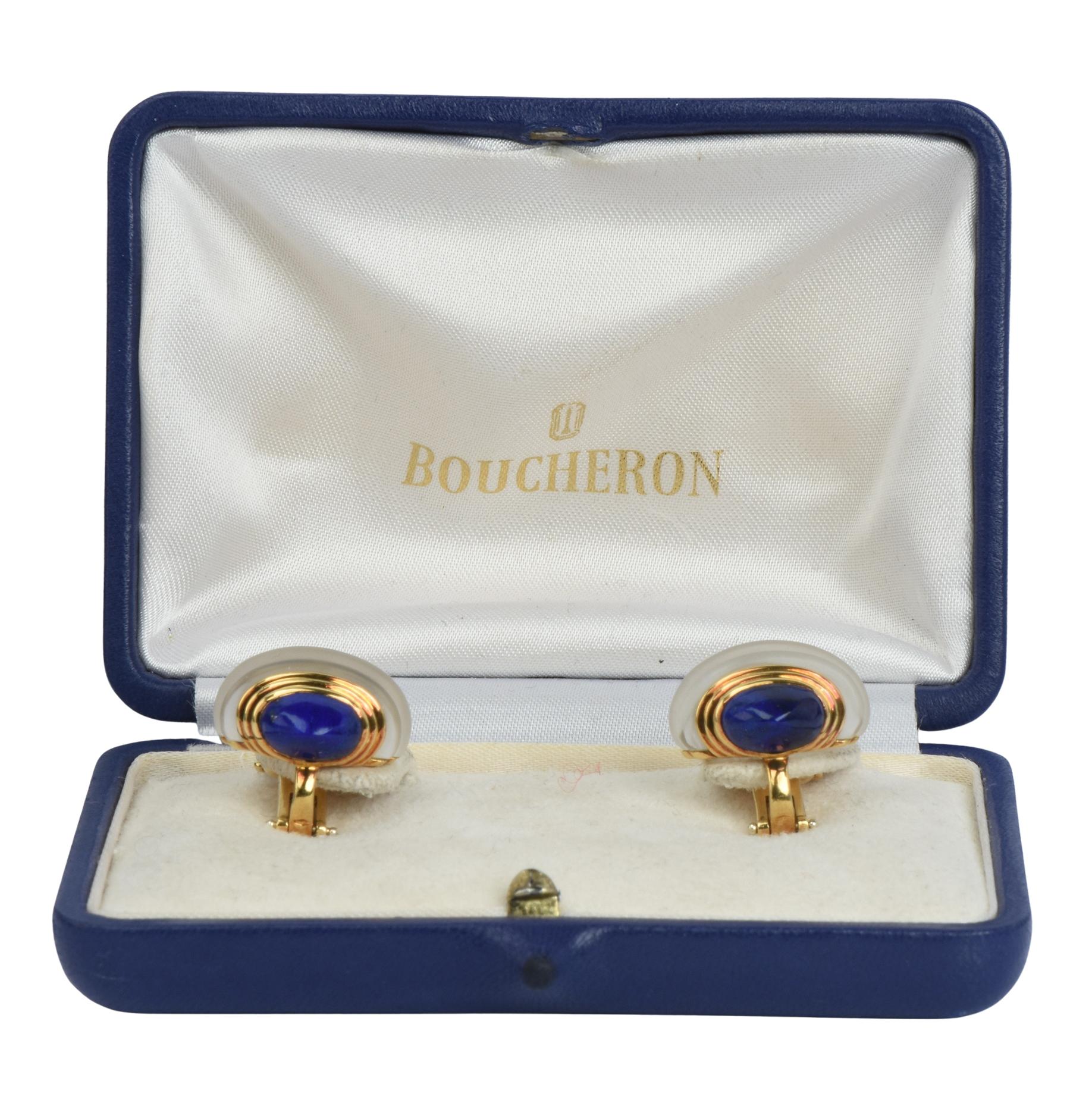 Definitive Boucheron clip earrings in 18 karat yellow gold with frosted ribbed crystal and Lapiz Lazuli oval bullet cabochon stones.


Signed Boucheron with French marks and numbered 1432. Comes with the original Boucheron case. Mid 20th century, 

