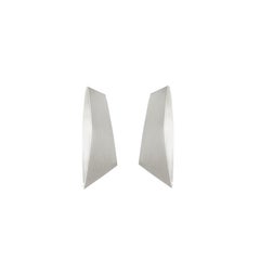 18 Karat Gold Bow Earring