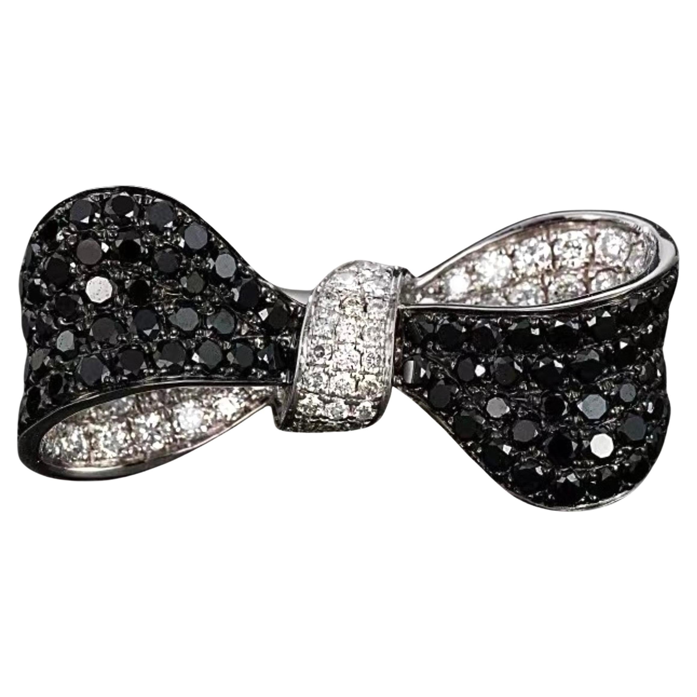 18K Gold Bow-Shaped Black Diamond & Diamond Ring