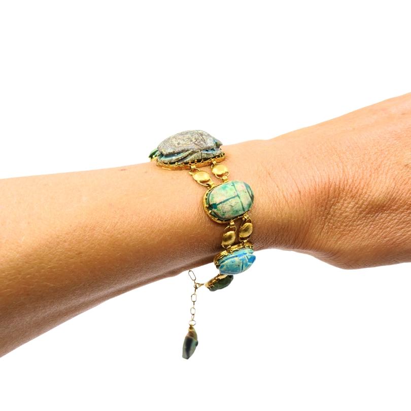 18K Gold Bracelet  Ancient Egyptian Scarabs In Good Condition For Sale In Beverly Hills, CA