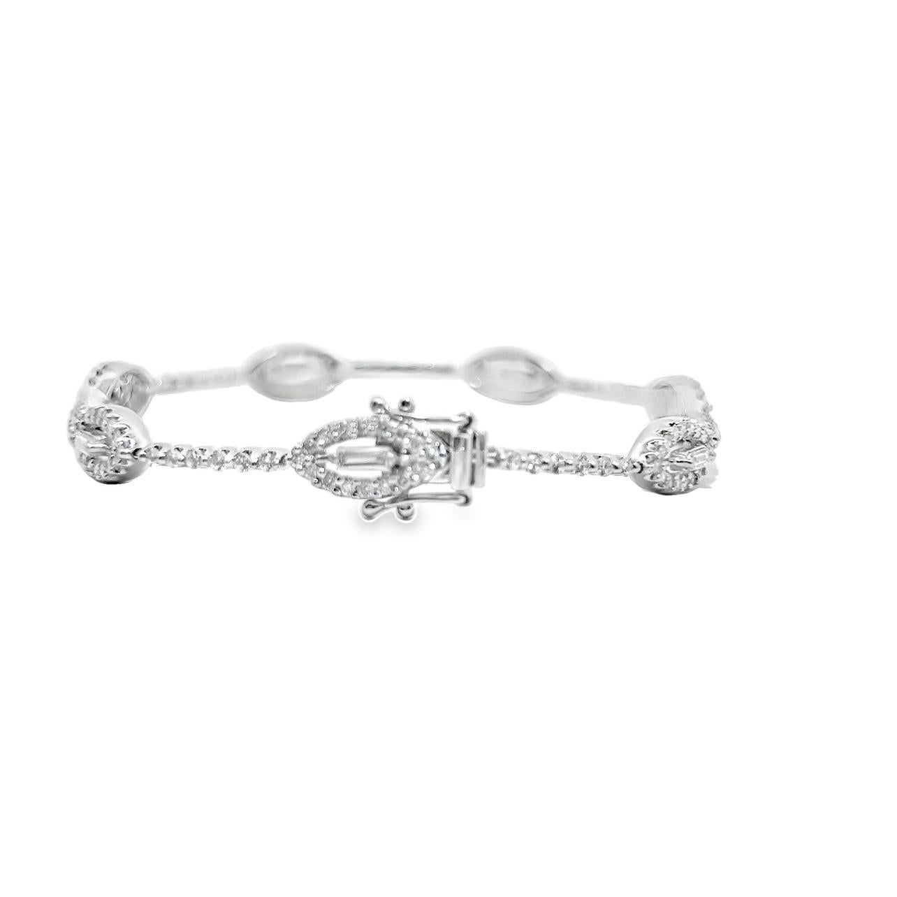 Women's or Men's 18K Gold Bracelet with 2.35Ct Total Weight Round and Baguette Diamonds For Sale