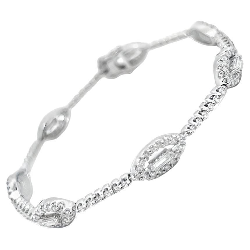 18K Gold Bracelet with 2.35Ct Total Weight Round and Baguette Diamonds For Sale