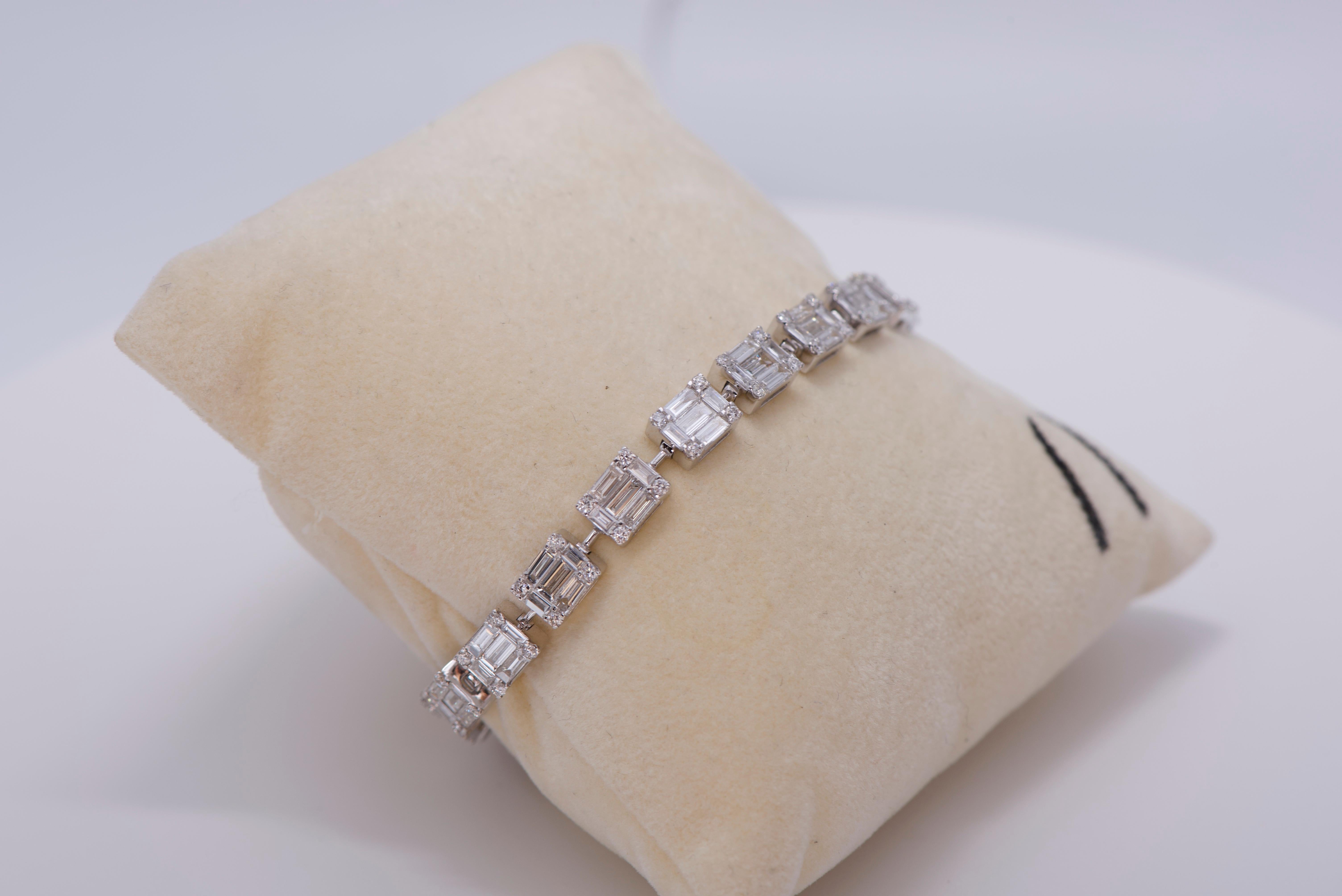 Bracelet in 18K white gold (approx. 15.76g) and baguette diamonds (approx. 6.55 carats in total) in an illusion setting. Every element is set with smaller baguette diamonds to create an illusion of one large diamond. 