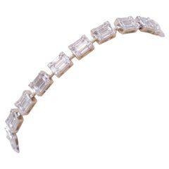 18k Gold Bracelet with Baguette Diamonds in an Illusion Setting
