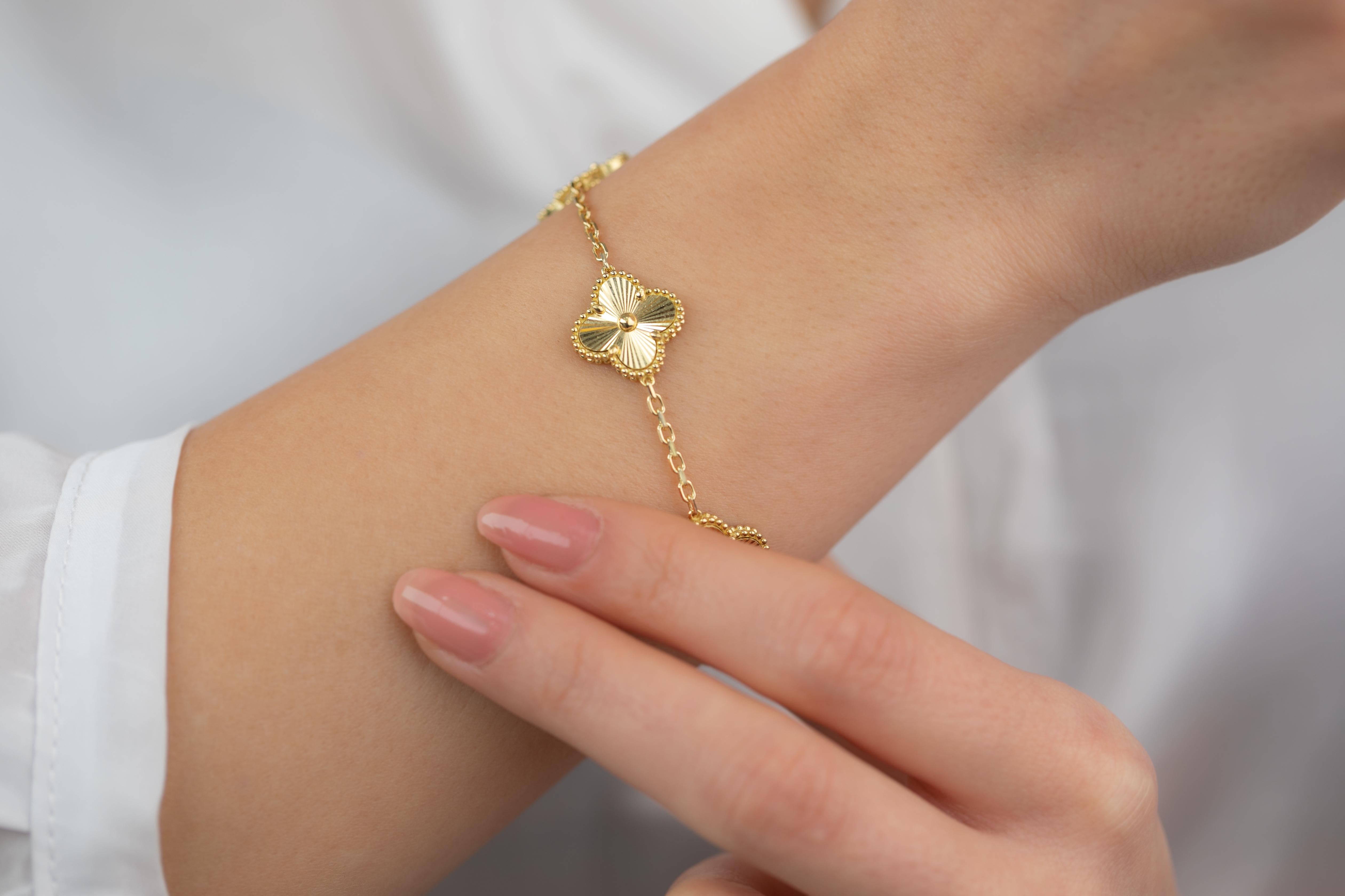 Bracelet en or 18k avec chaîne audacieuse, bracelet en chaîne en or 18k, bracelet rectangulaire en vente 2