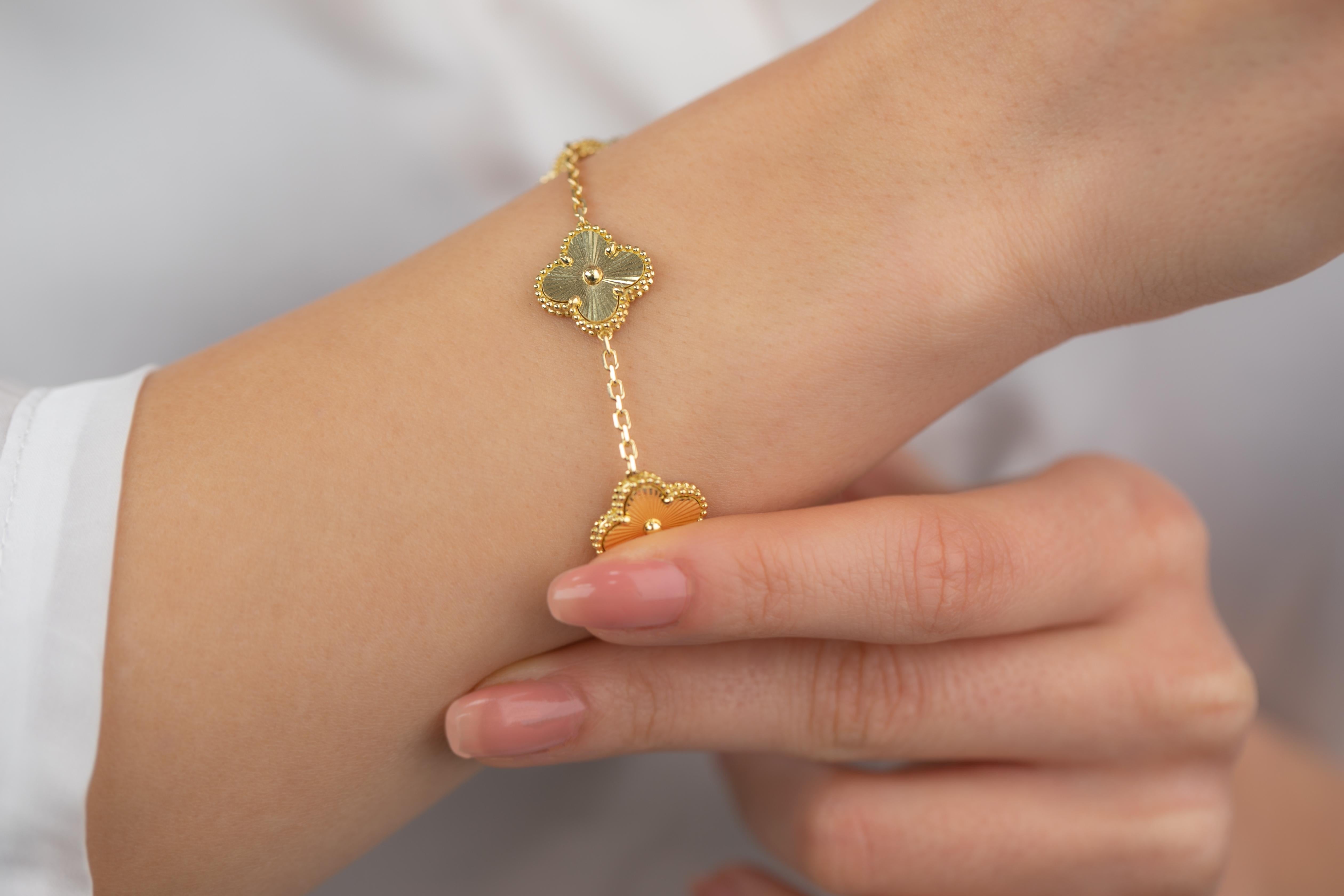 Bracelet en or 18k avec chaîne audacieuse, bracelet en chaîne en or 18k, bracelet rectangulaire en vente 3
