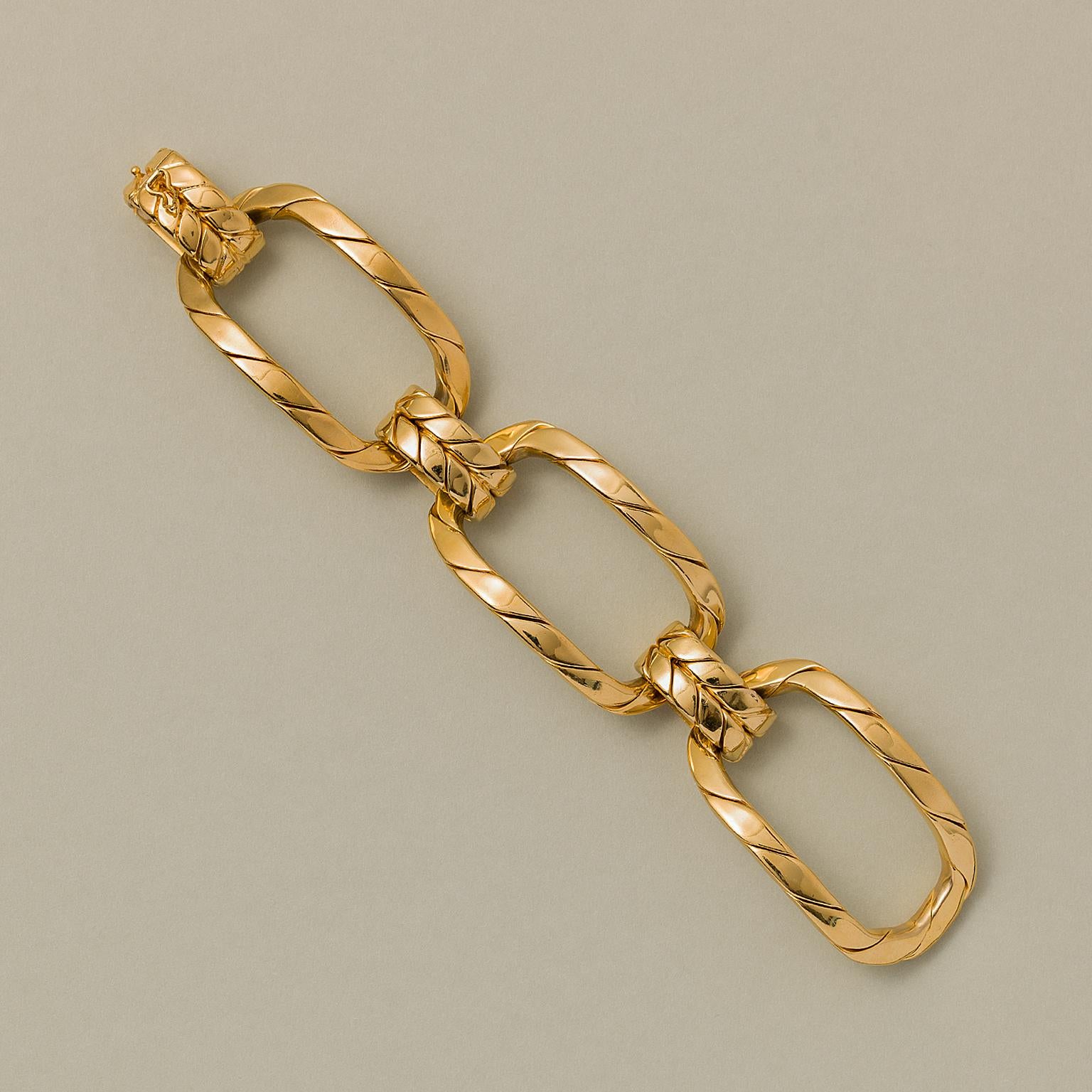 This big bracelet still has the twisted gold wires we adore with a high polish and bigger presence. Three large curved segments are held by three smaller double links.

weight: 83.53 grams
length: 19 cm
width: 3.3 cm