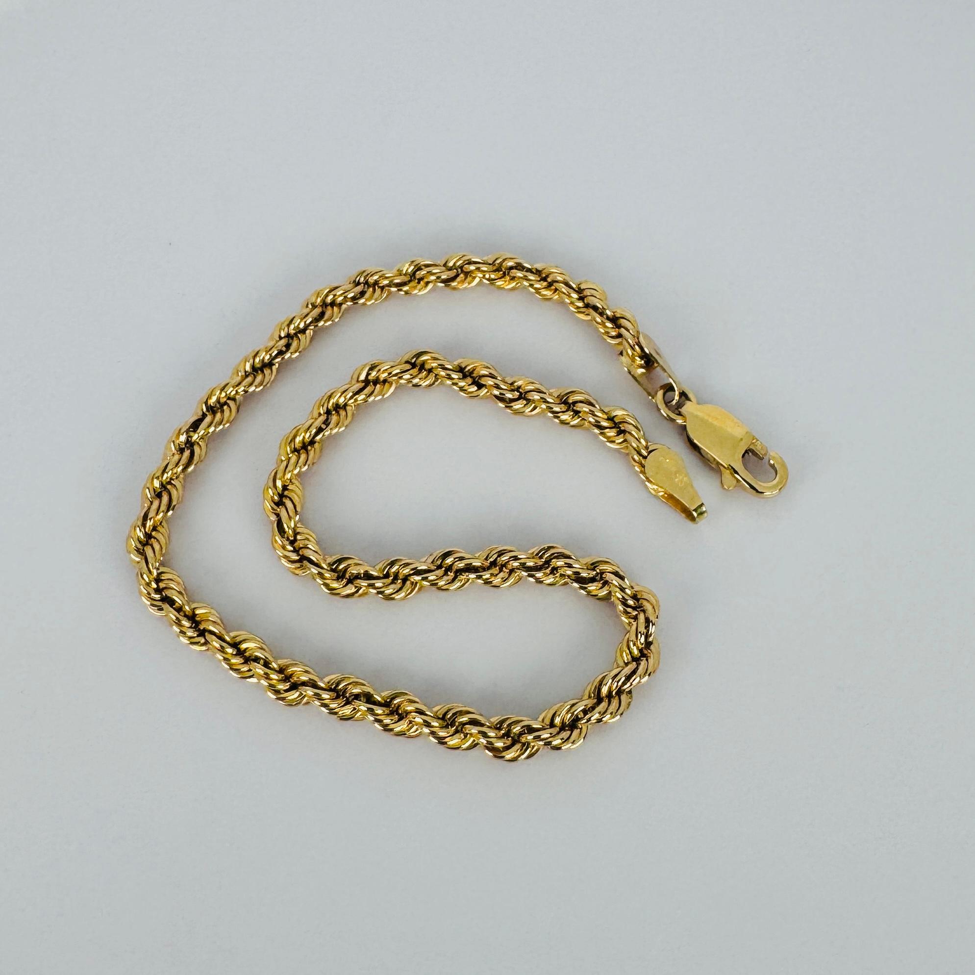 18k gold bracelet with refined design 1