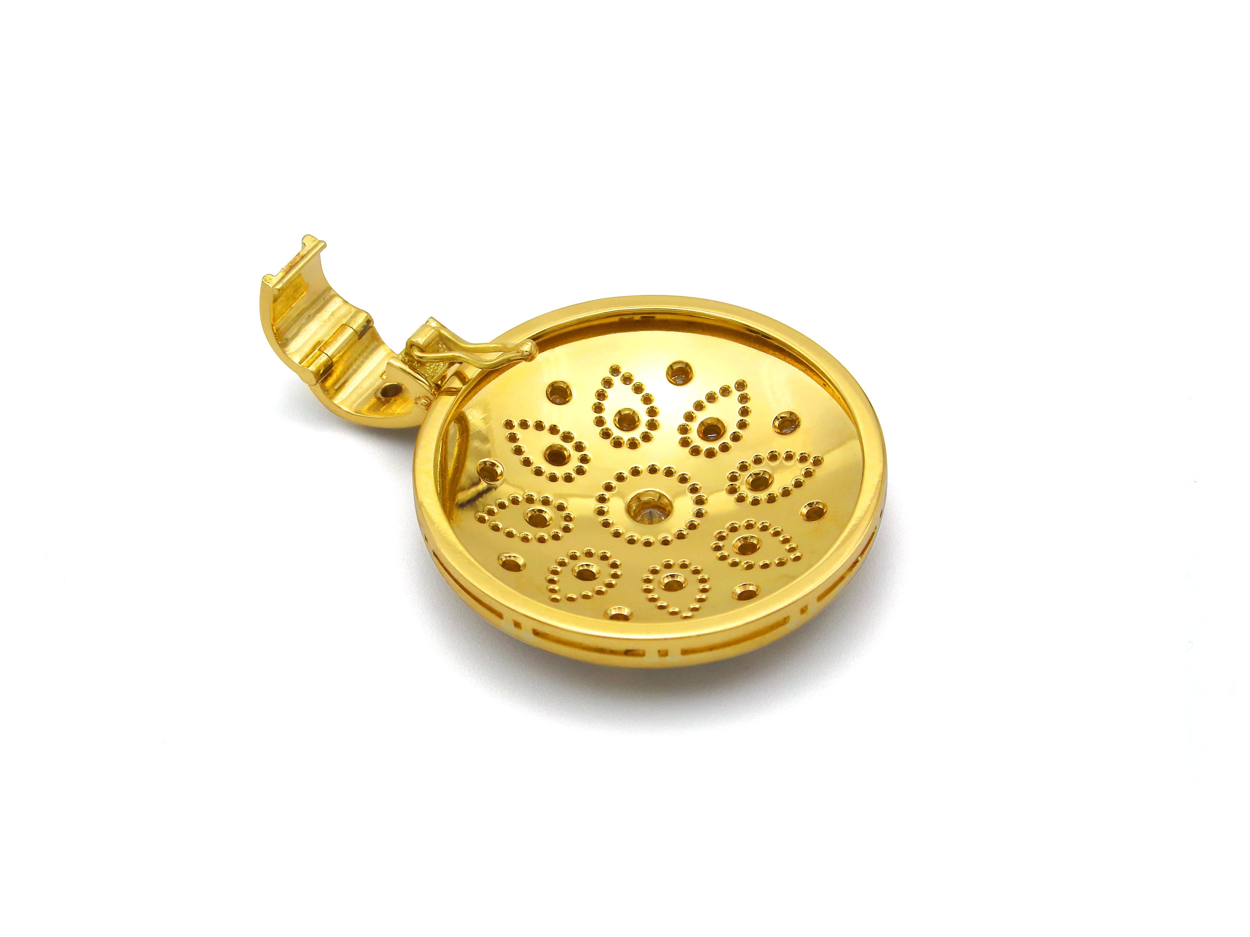 18k Gold Byzantine Pendant with Brilliant Diamonds In New Condition For Sale In Athens, GR