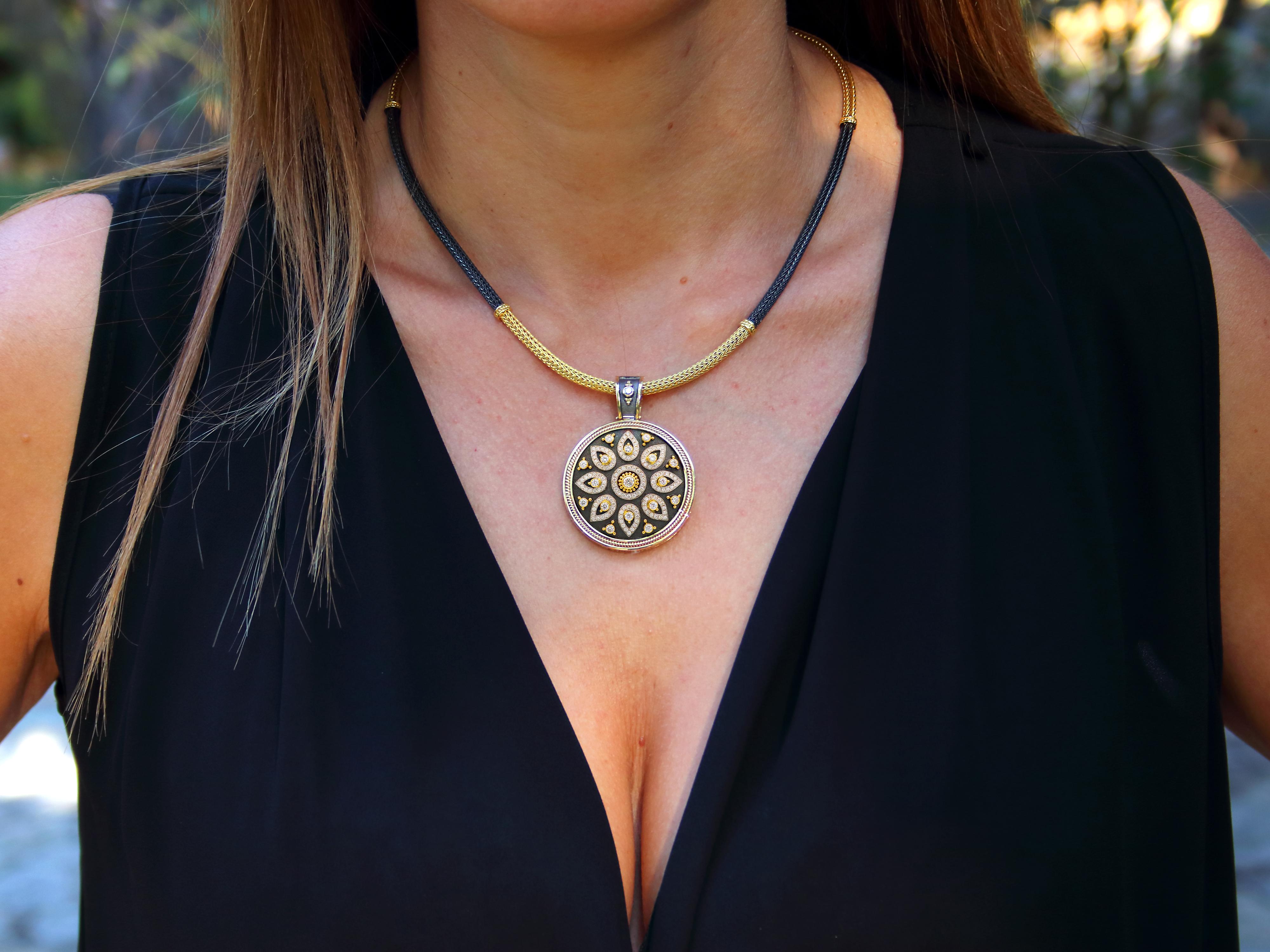 Women's 18k Gold Byzantine Pendant with Brilliant Diamonds For Sale