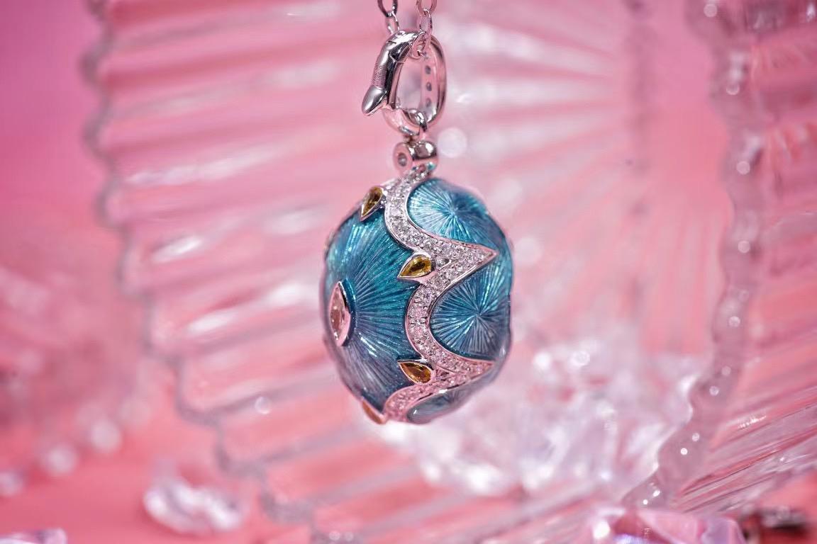 Cabochon Ciondolo con smeraldo e diamante cabochon in oro 18K 