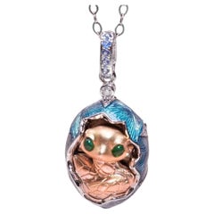 Ciondolo con smeraldo e diamante cabochon in oro 18K "Mostro a forma di uovo di serpente