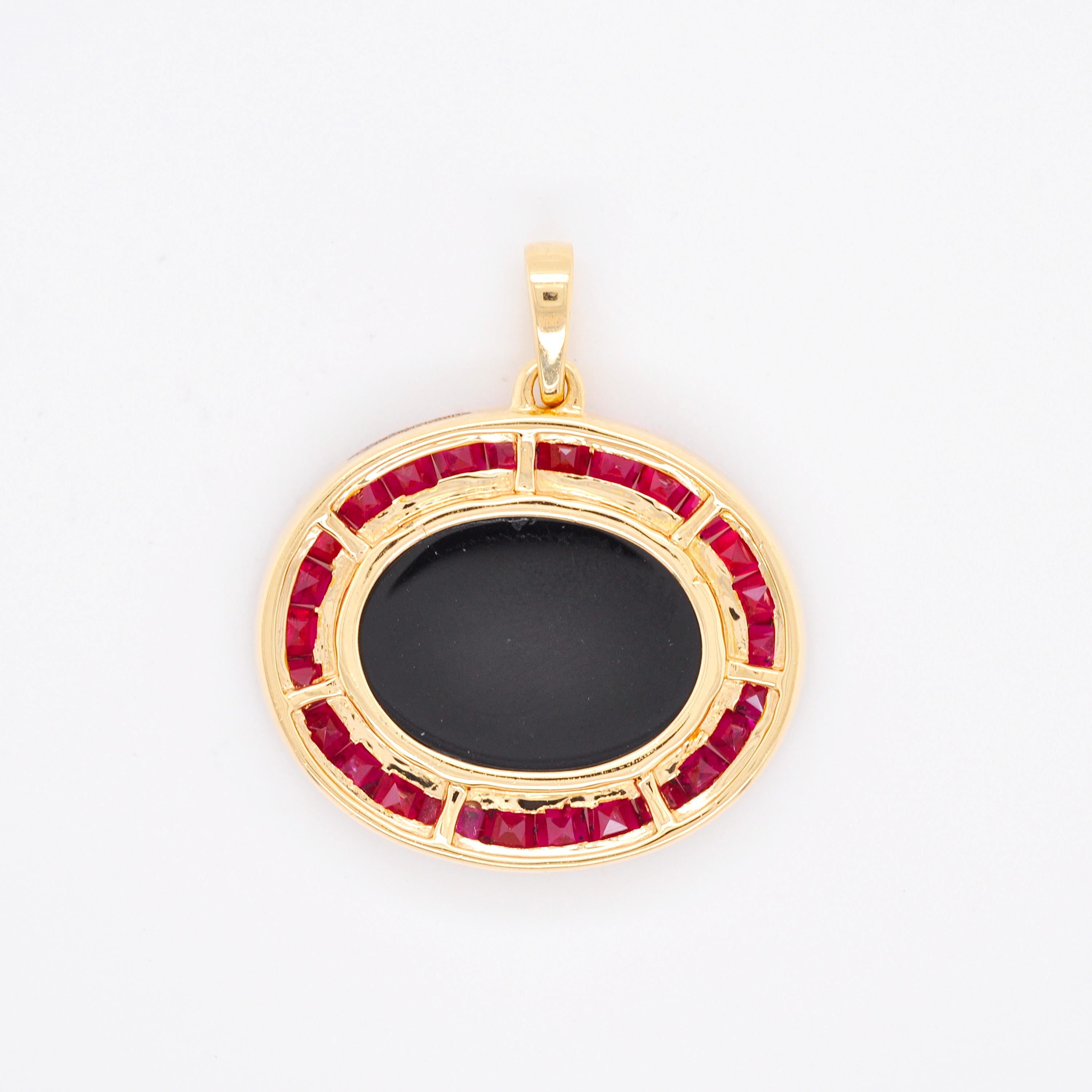 18K Gold Calibre Cut Burma Ruby Diamond Carved Love Birds Agate Cameo Pendant  In New Condition For Sale In Jaipur, Rajasthan