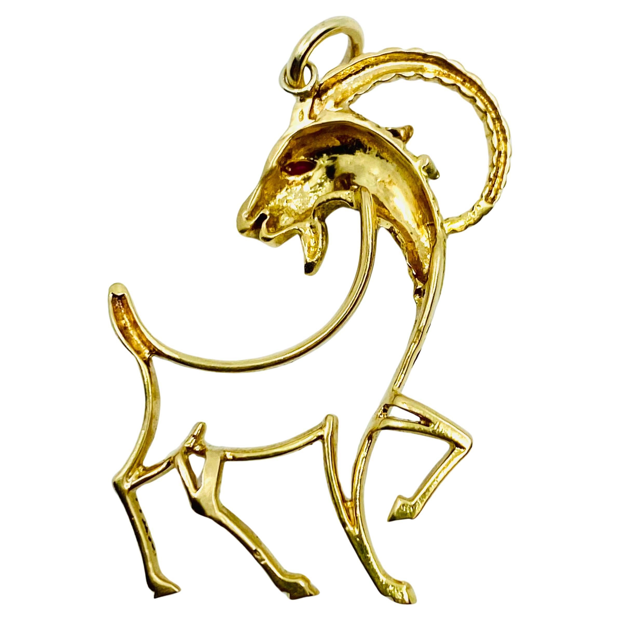 Women's or Men's 18k Gold Capricorn Pendant Astrology Jewelry For Sale