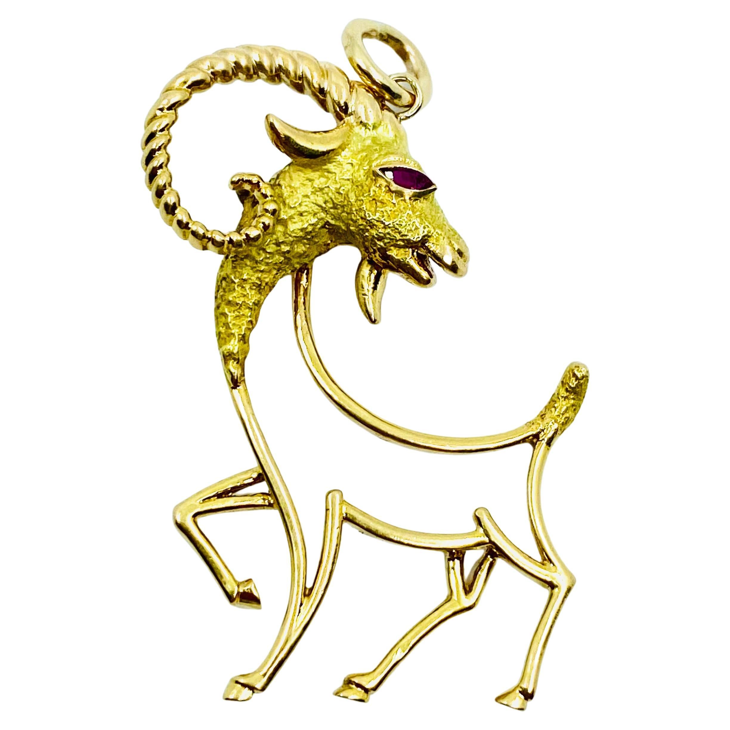 18k Gold Capricorn Pendant Astrology Jewelry For Sale