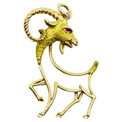 Vintage 18k Gold Capricorn Pendant Astrology Jewelry