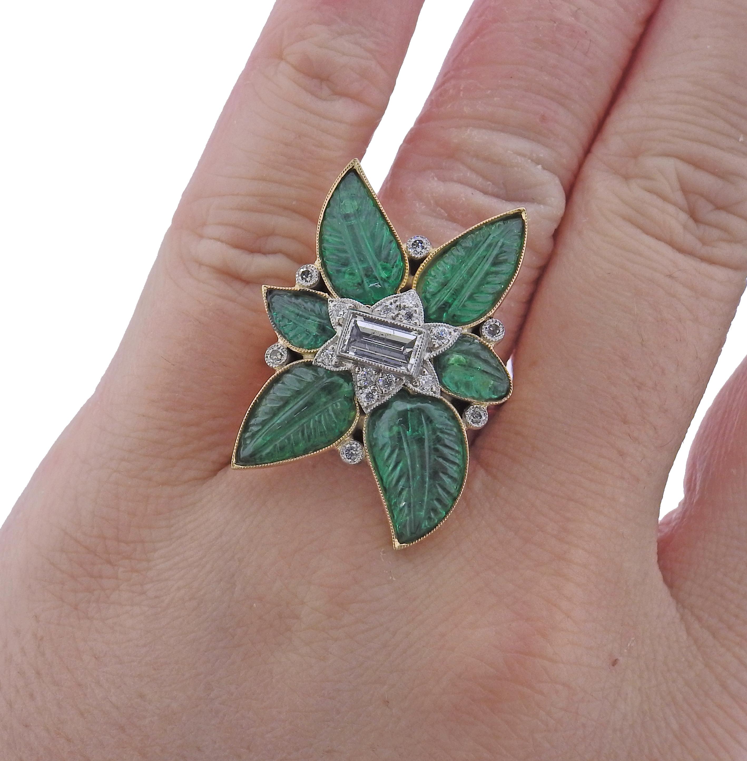 18k Gold Carved Emerald Diamond Ring In Excellent Condition For Sale In New York, NY