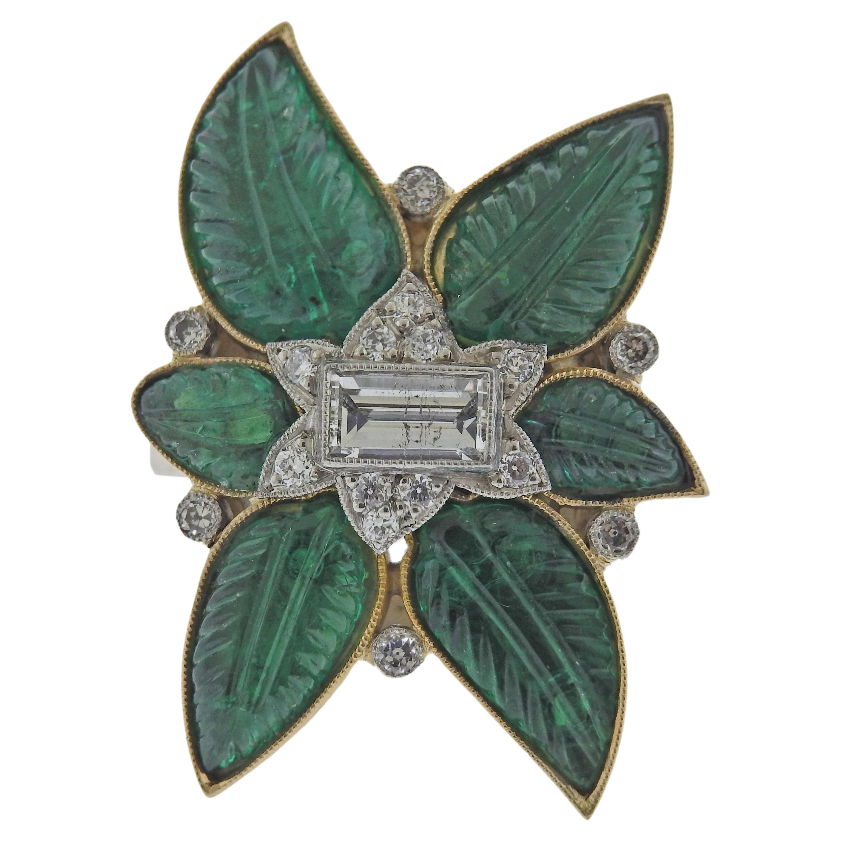 geschnitzter Smaragd-Diamant-Ring aus 18 Karat Gold im Angebot