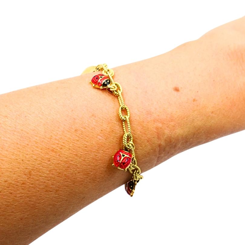 Bracelet en or 18k Chaîne en or 14k émail Ladybug Charms Excellent état - En vente à Beverly Hills, CA