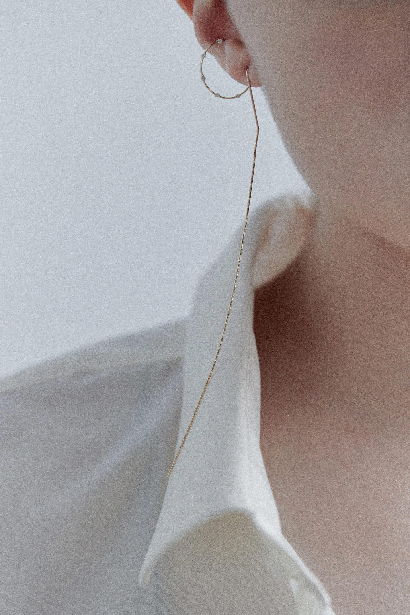 Moderne Boucle d'oreille en chaîne en or 18k en vente