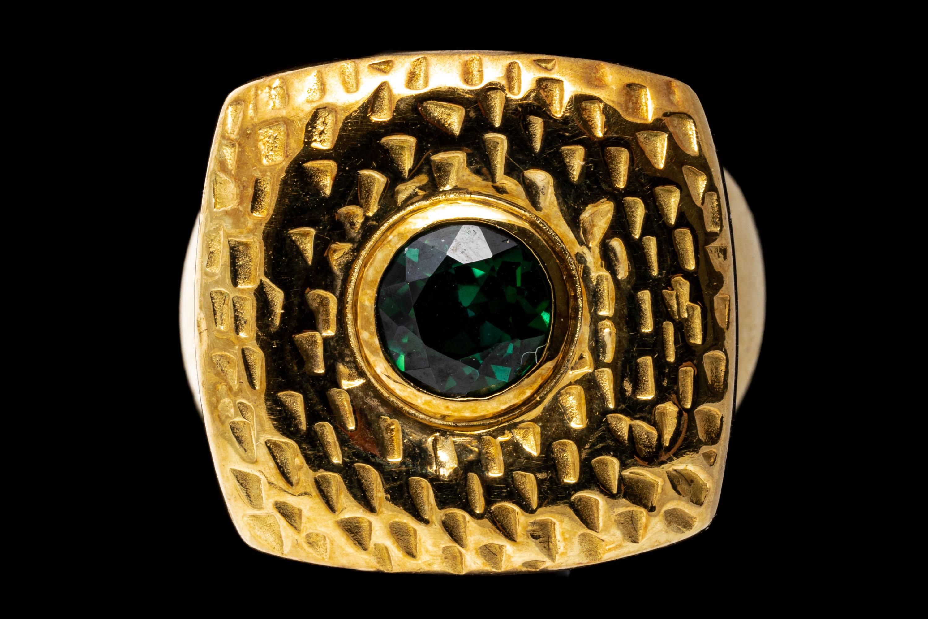 18k Gold Chunky Square Cushion Dome Ring Set with a Green Tourmaline In Good Condition For Sale In Southport, CT