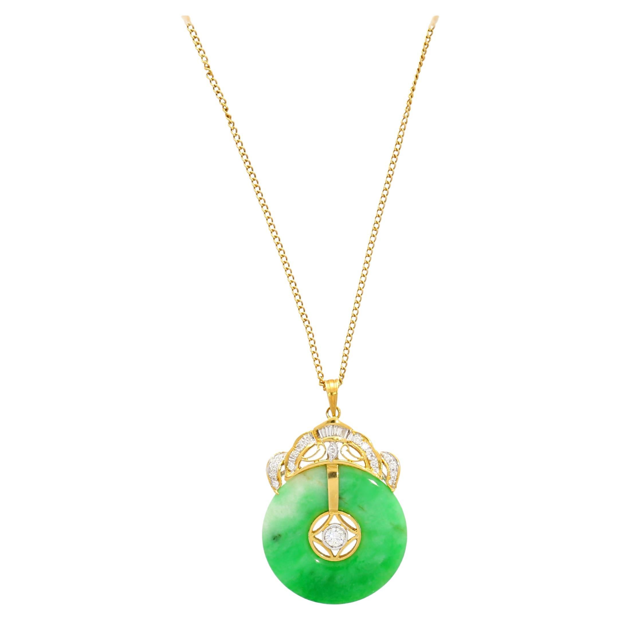 18K Gold Circular Jadeite Jade & Diamond Disc Pendant Necklace