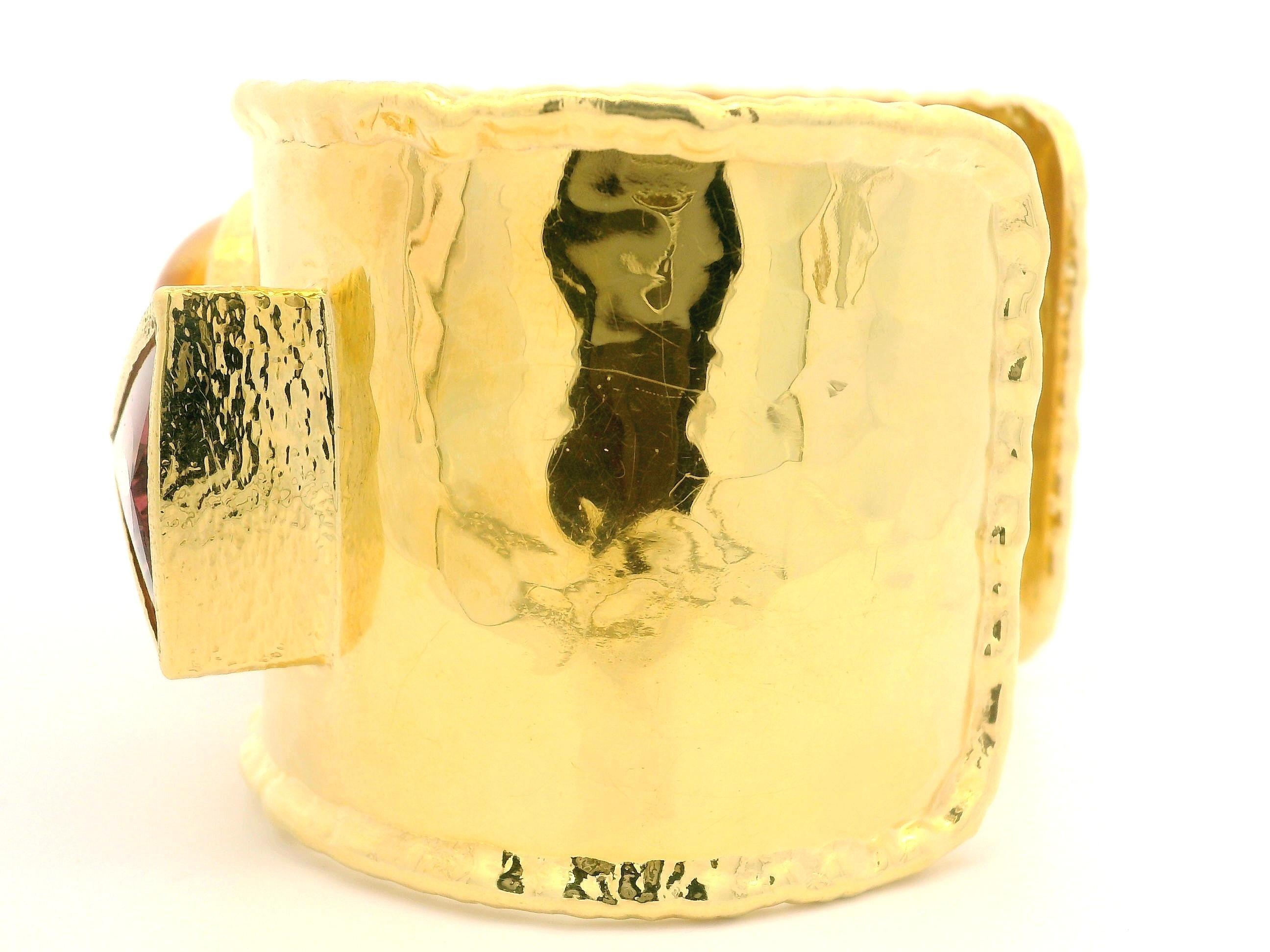 Bracelet manchette évasé large et martelé en or 18 carats, quartz, citrine et tourmaline en vente 5