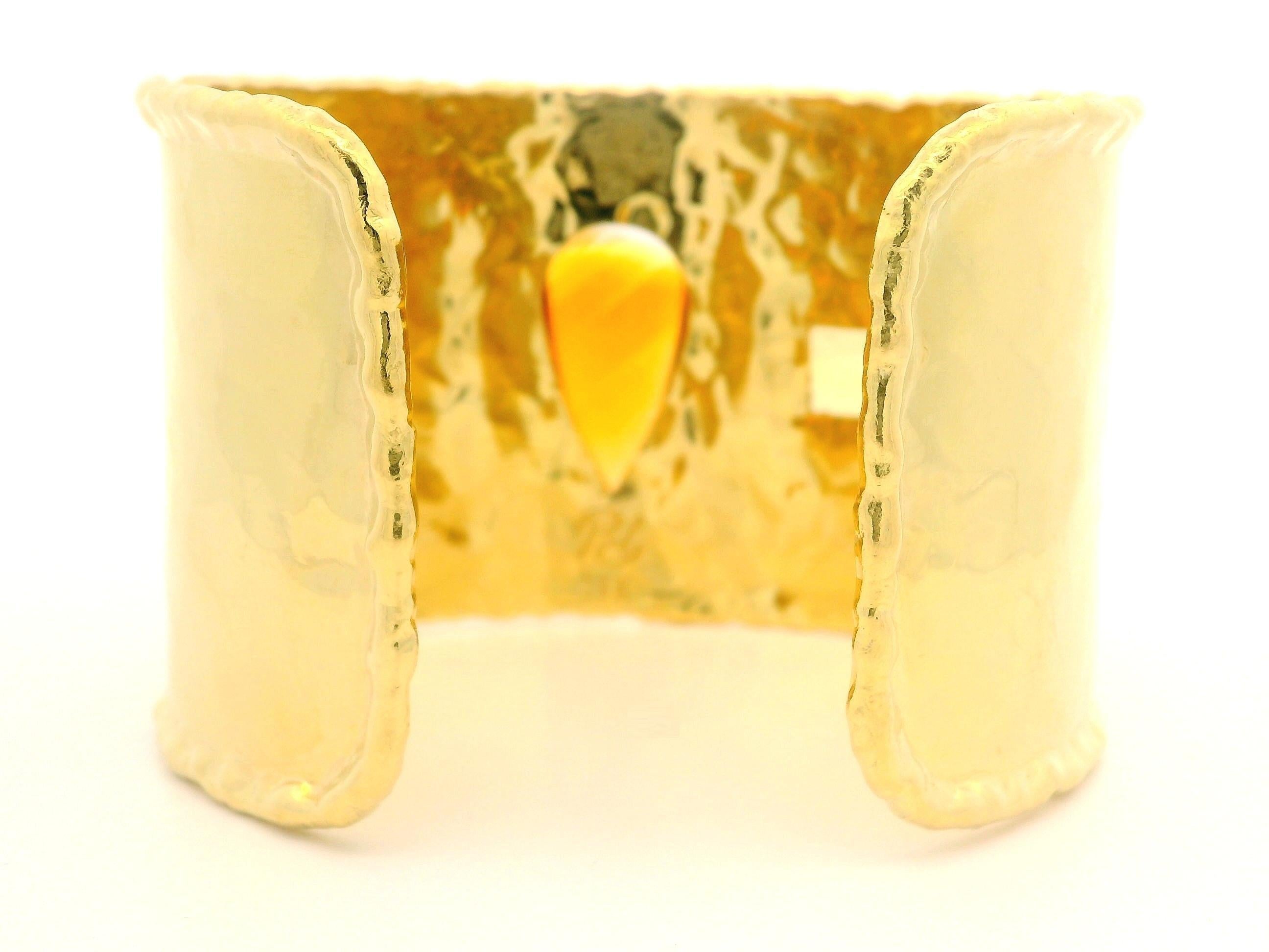 Bracelet manchette évasé large et martelé en or 18 carats, quartz, citrine et tourmaline en vente 6
