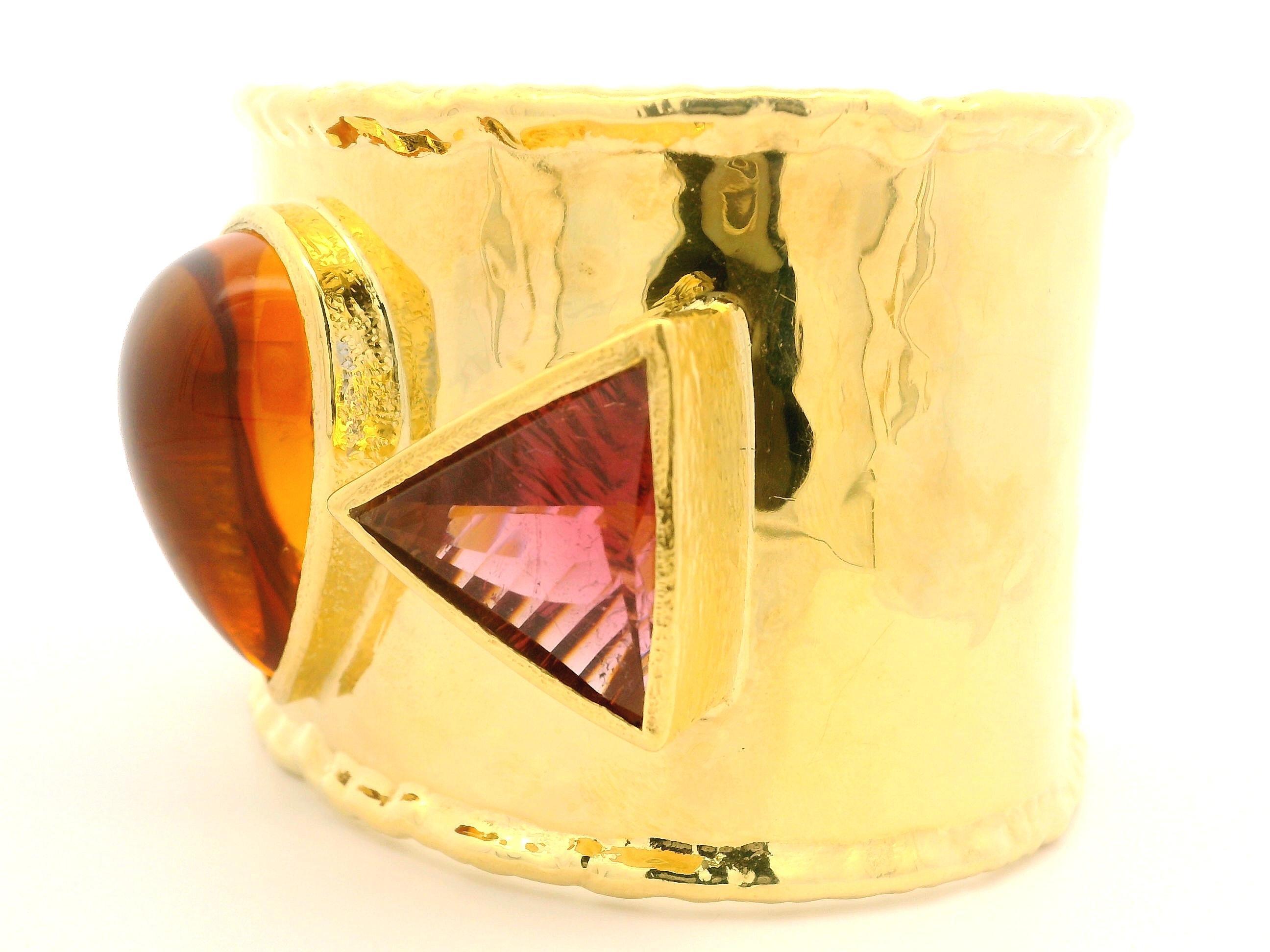 Bracelet manchette évasé large et martelé en or 18 carats, quartz, citrine et tourmaline en vente 4
