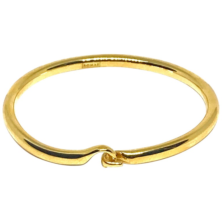 22 Karat Gold Clasp Bracelet by Romae Jewelry Inspired by an Ancient Design For Sale