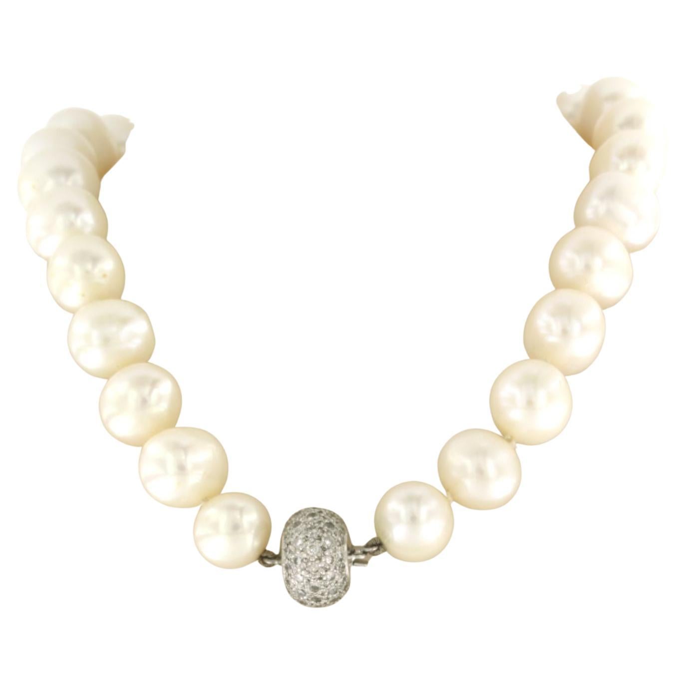 18k gold clasp with brilliant cut diamond 2.00ct - on a pearl bead necklace