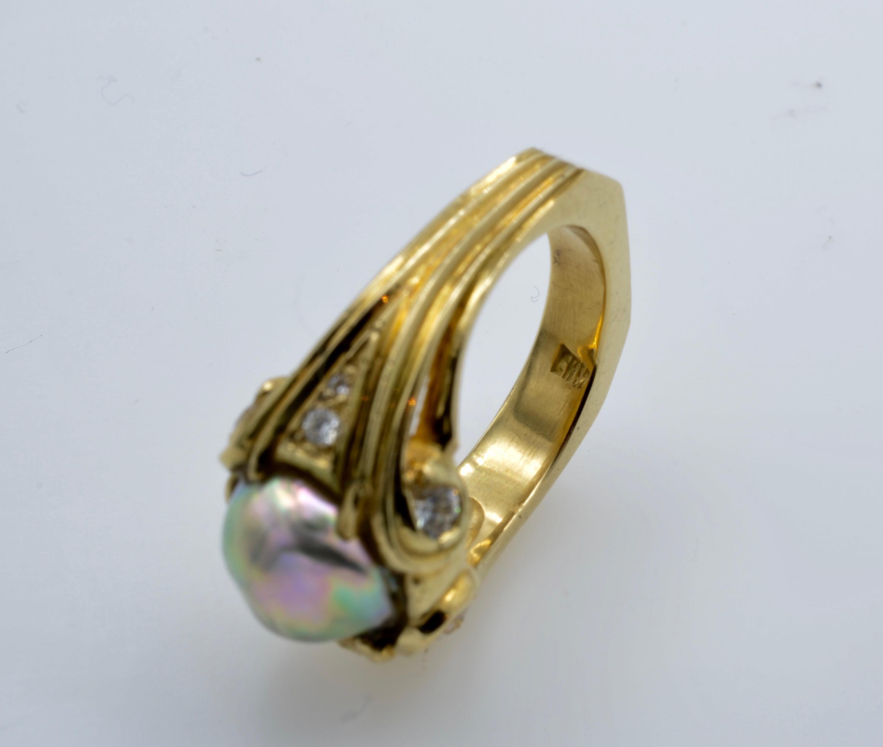 Neoclassical 18 Karat Gold Classic Natural Pearl and Diamond Ring