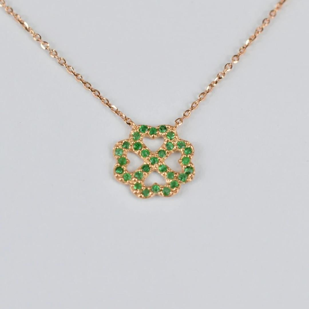 Modern 18k Gold Clover Charm Necklace Genuine Emerald Necklace For Sale