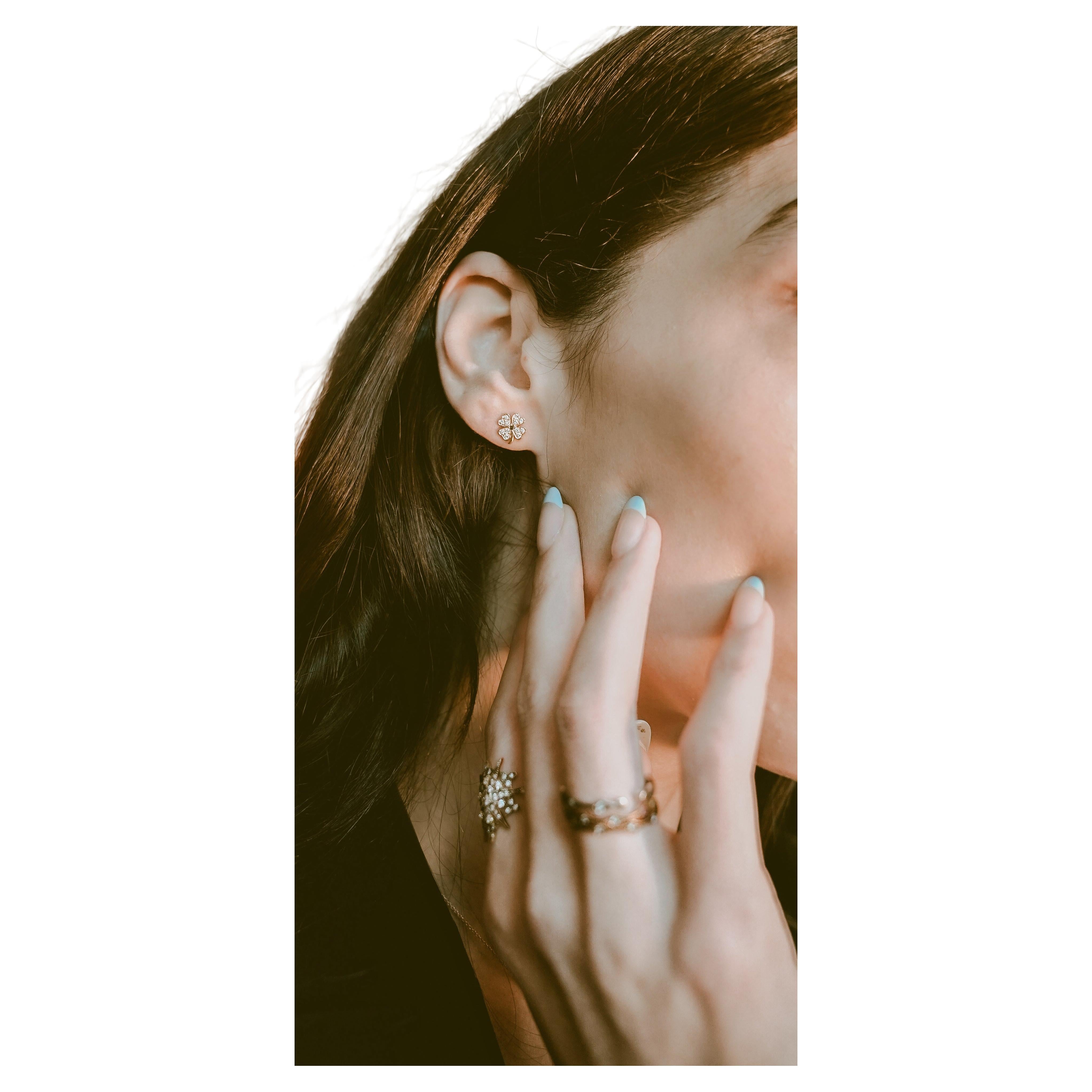 18 Karat Gold Kleeblatt-Ohrringe mit Diamanten im Angebot